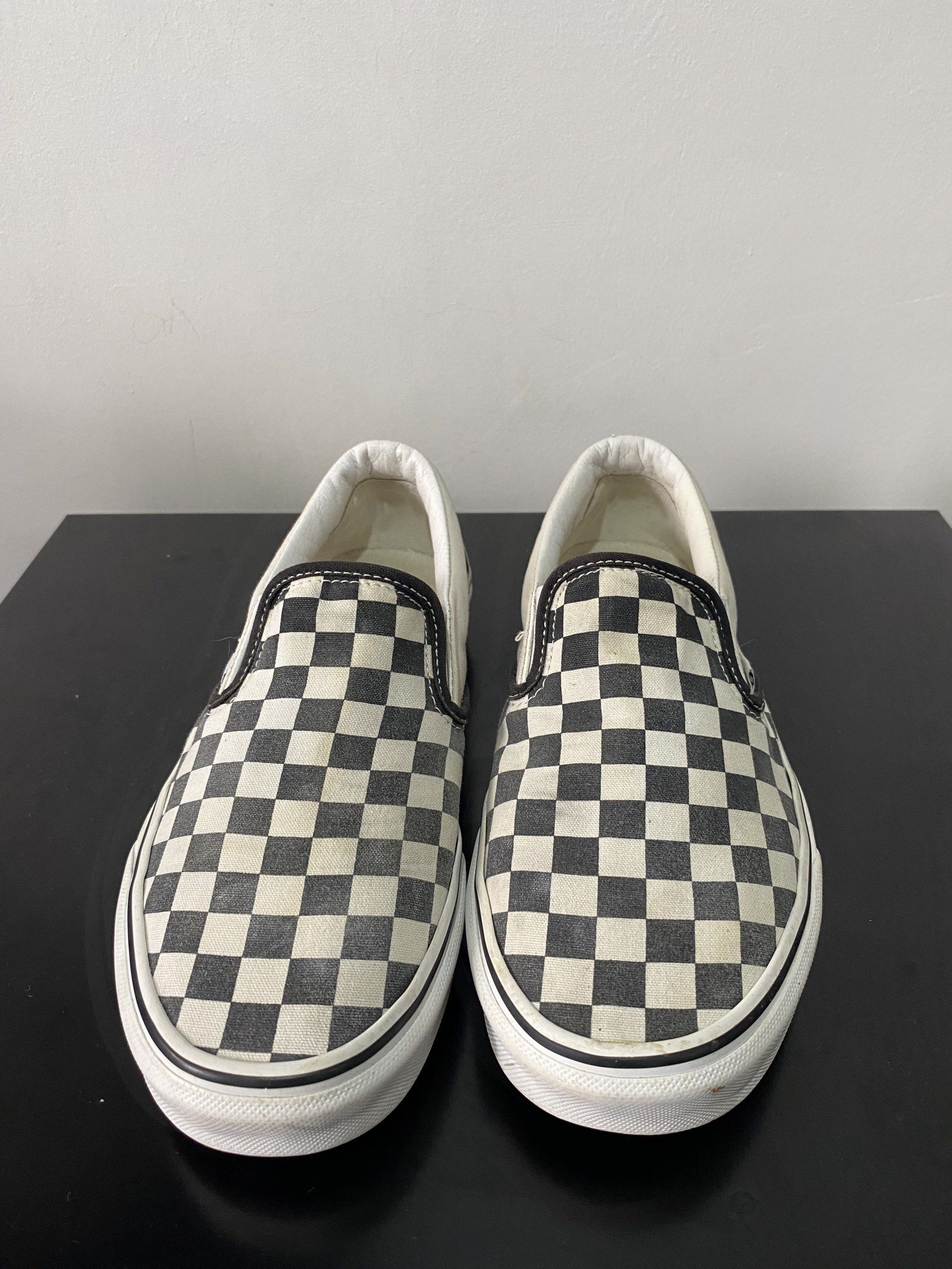 Vans Checkerboard Slip-On (Category: Sneakers) located in General Trias. Submitted by junmoxx (Listing ID 1417976408, Image 1). Description: Vans Slip-on Checkerboard Size 8 Us men / 26cm Good Condition No peel off sa collar lining Konting heel drag Negotiable Cavite loc .