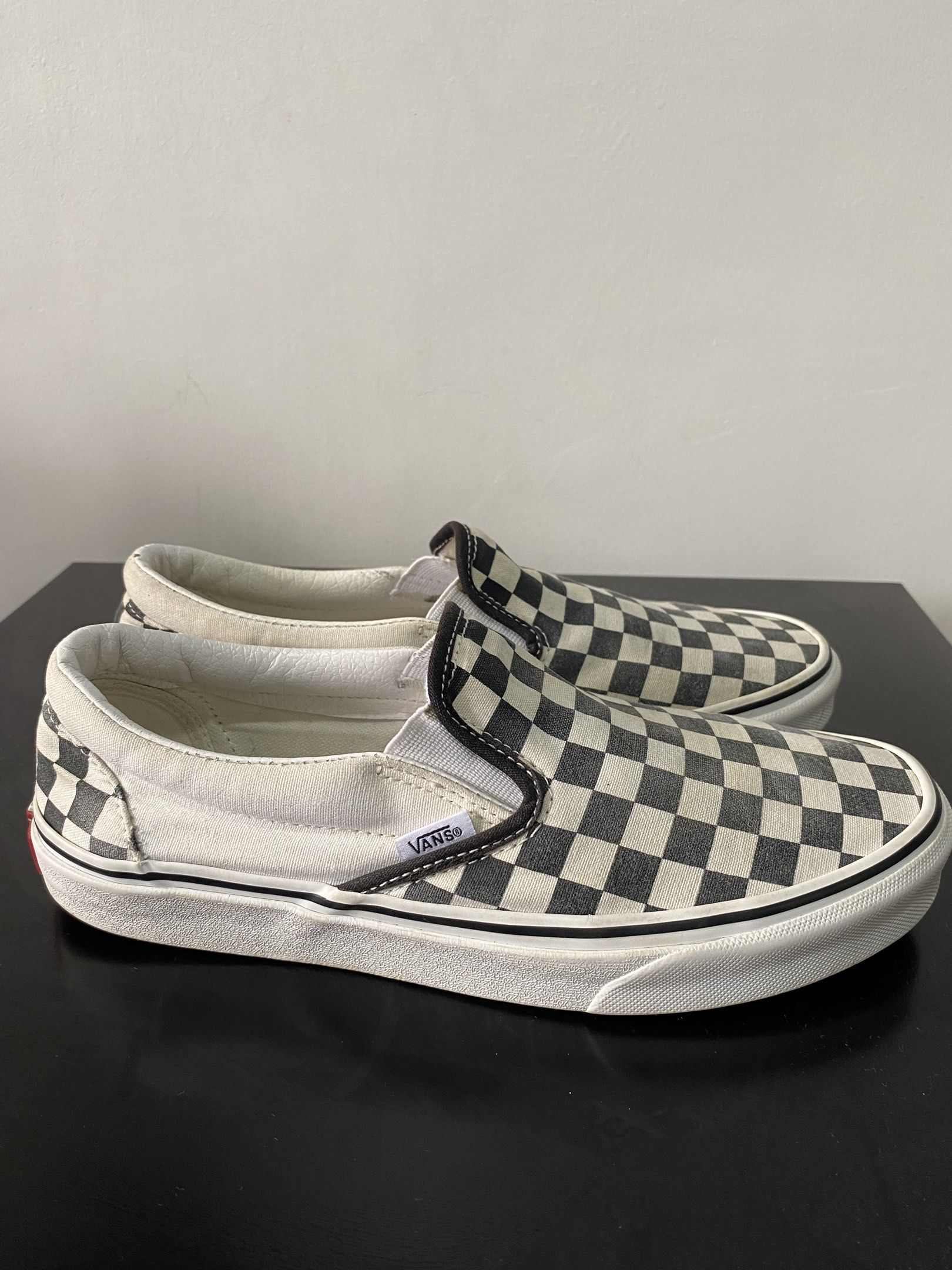 Vans Checkerboard Slip-On (Category: Sneakers) located in General Trias. Submitted by junmoxx (Listing ID 1417976408, Image 3). Description: Vans Slip-on Checkerboard Size 8 Us men / 26cm Good Condition No peel off sa collar lining Konting heel drag Negotiable Cavite loc .