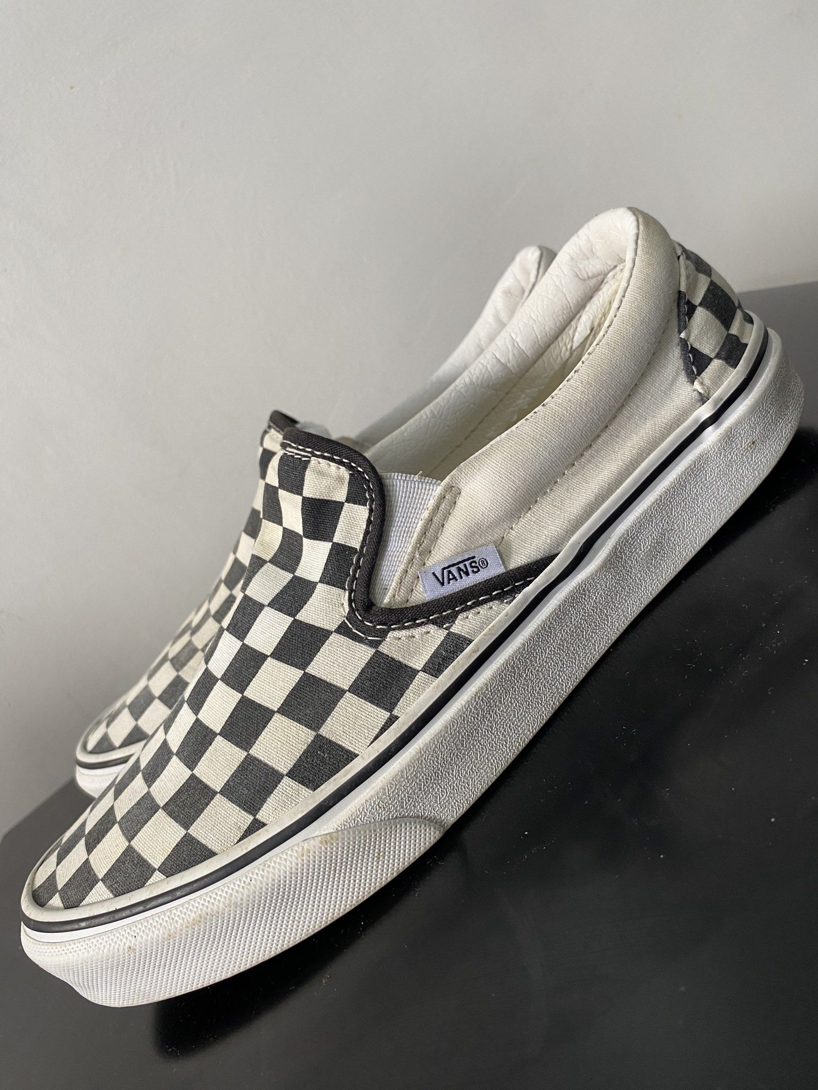 Vans Checkerboard Slip-On (Category: Sneakers) located in General Trias. Submitted by junmoxx (Listing ID 1417976408, Image 2). Description: Vans Slip-on Checkerboard Size 8 Us men / 26cm Good Condition No peel off sa collar lining Konting heel drag Negotiable Cavite loc .