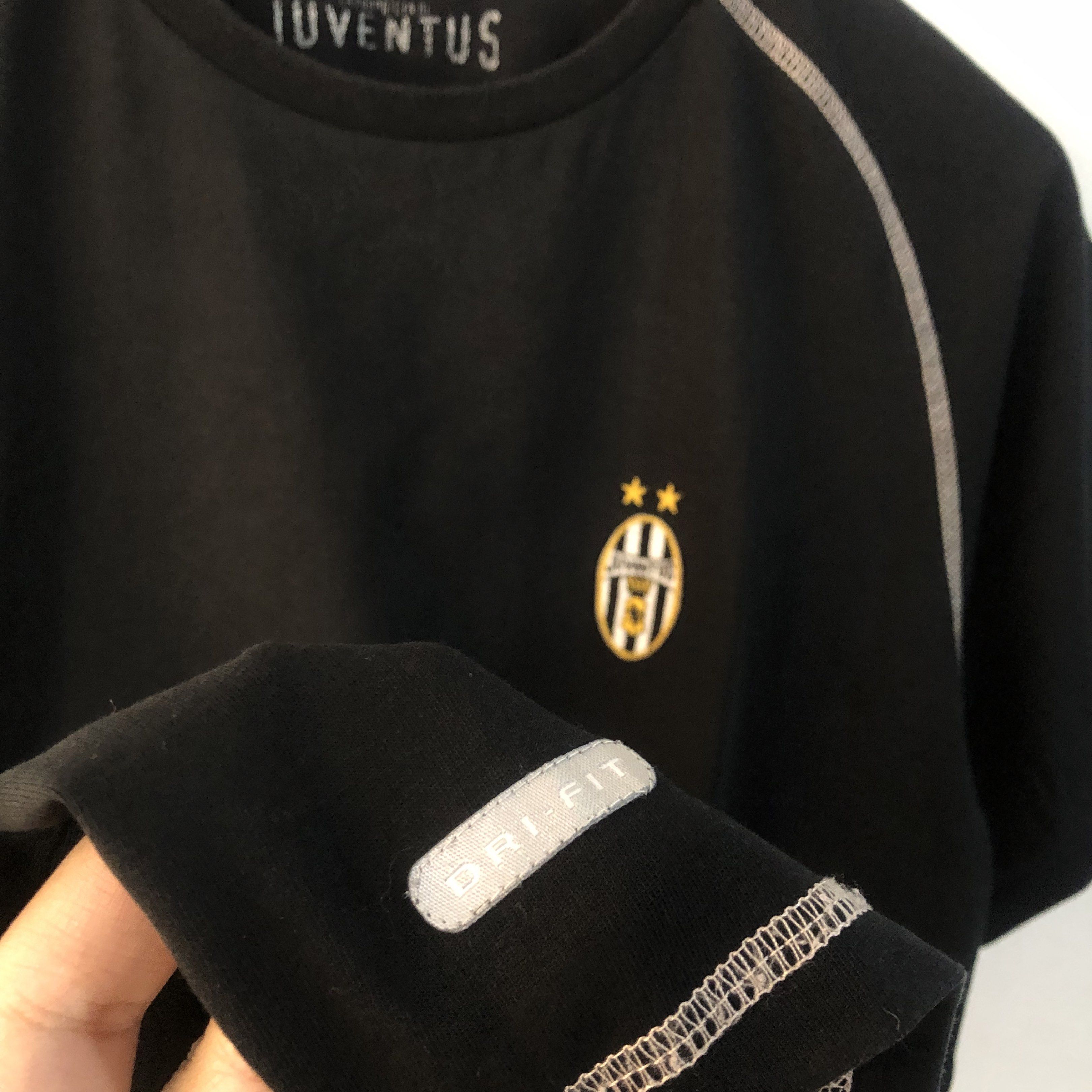 Vintage Nike Juventus TShirt (Category: Tshirts & Polo Shirts ) located in Makati City. Submitted by guionchris22 (Listing ID 1417849831, Image 3). Description: ▫️[ Vintage Nike Juventus T Shirt ] ~ ₱ 550 +sf •Embroidered Logo Details •Printed Juventus Spell out at the back •Slim Fit for Large (68-75 KG) ▫️[ Dimensions - Medium 19” x 25” ] • please note that this tee is probably around 20 year old, please expect less ▫️[ Makati Area Meetup or Pic