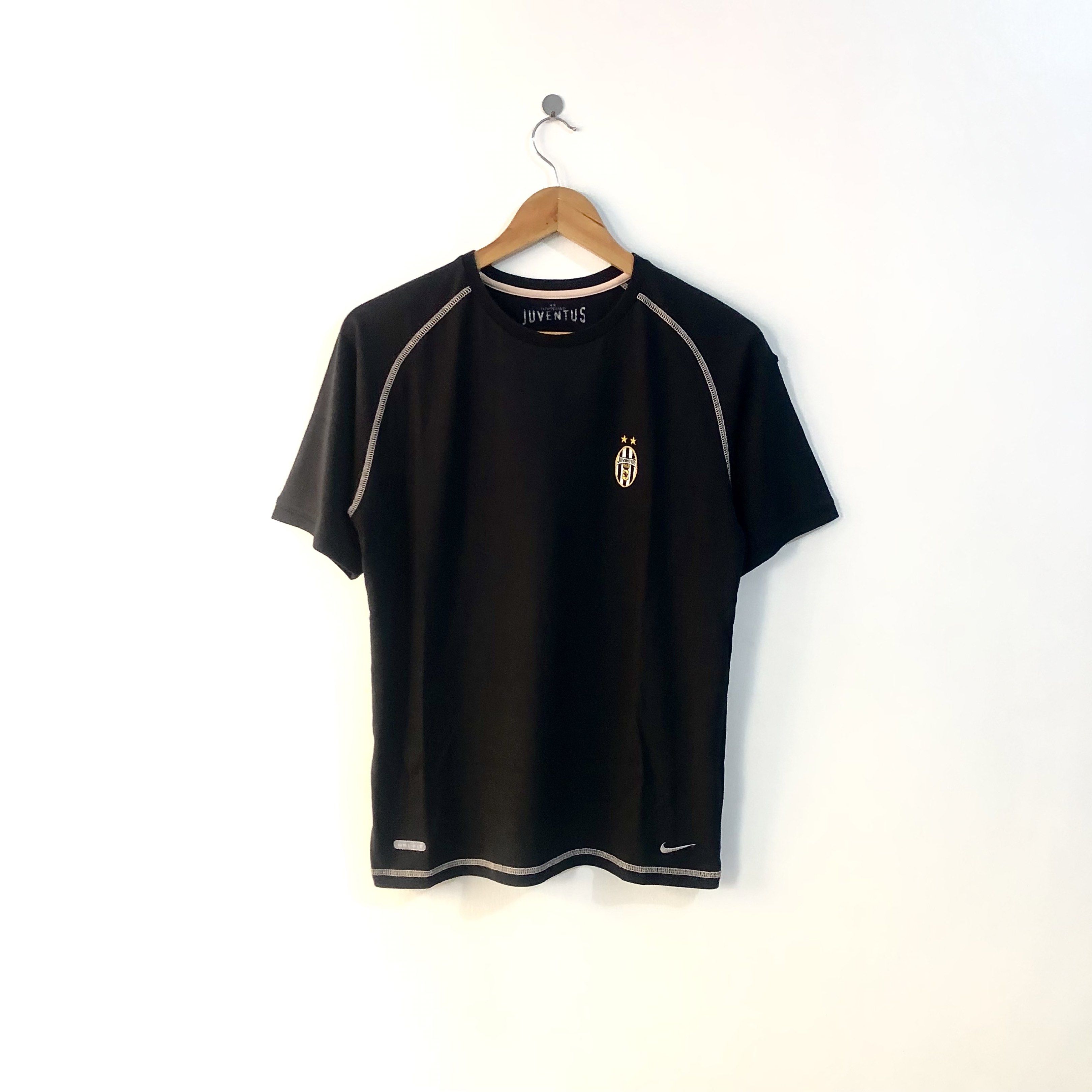 Vintage Nike Juventus TShirt (Category: Tshirts & Polo Shirts ) located in Makati City. Submitted by guionchris22 (Listing ID 1417849831, Image 1). Description: ▫️[ Vintage Nike Juventus T Shirt ] ~ ₱ 550 +sf •Embroidered Logo Details •Printed Juventus Spell out at the back •Slim Fit for Large (68-75 KG) ▫️[ Dimensions - Medium 19” x 25” ] • please note that this tee is probably around 20 year old, please expect less ▫️[ Makati Area Meetup or Pic