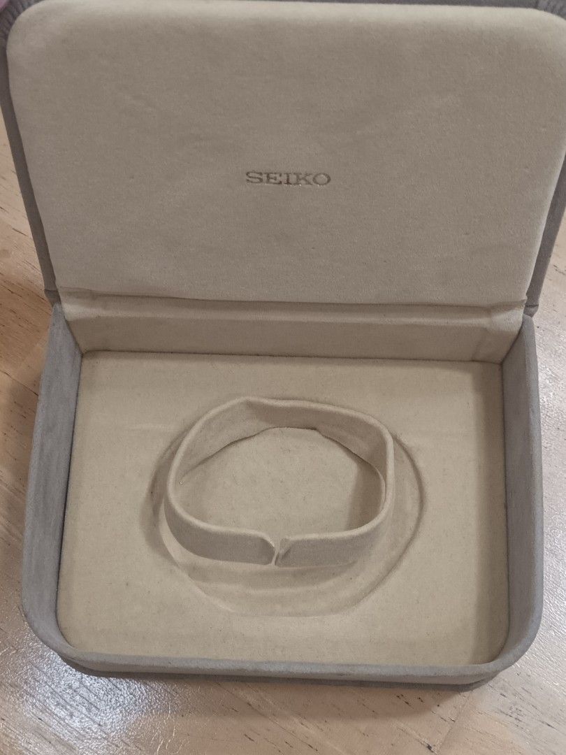 Vintage Seiko Watch [BOX ONLY] (Category: Women's Watches) located in Manila. Submitted by m_brian (Listing ID 1417959428, Image 2). Description: - Seiko watch box for Dolce Exceline - Soft, padded interior for watch protection - Curved design - Seiko logo on the lid - Holds a single watch.