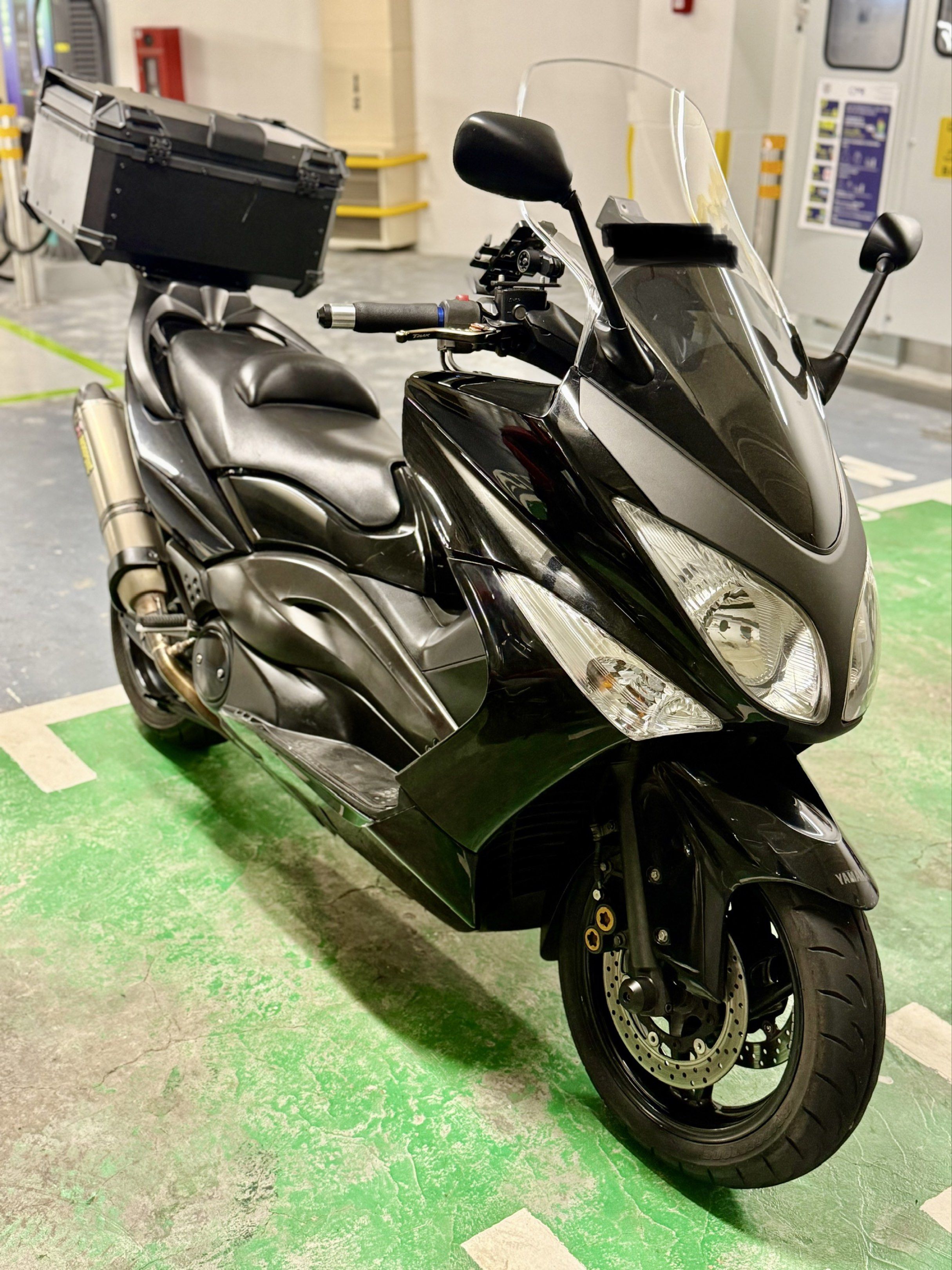 coe-july-2030-yamaha-tmax-500cc-maxi-scooter-with-akra-exhaust