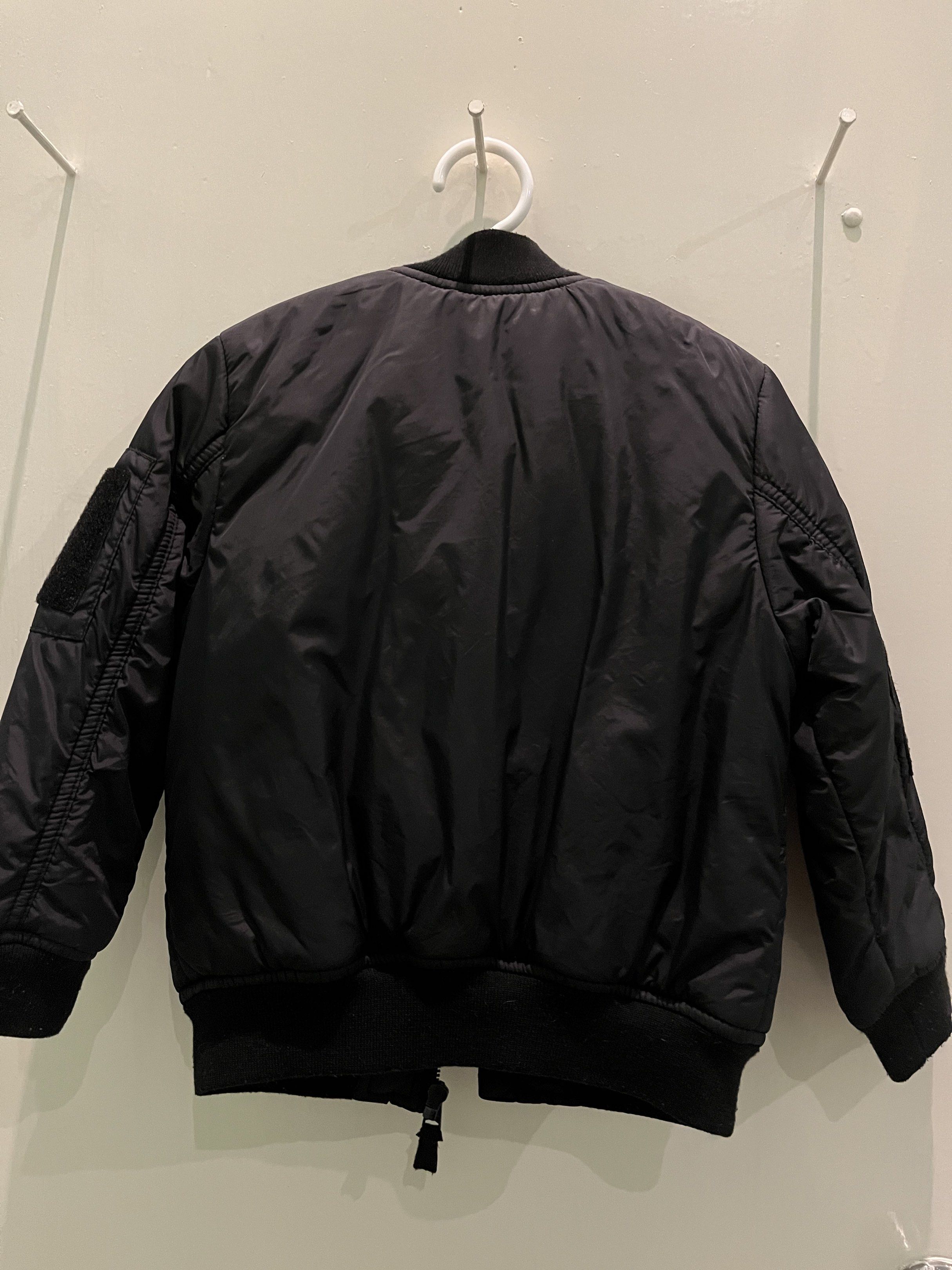 Zara Boys Bomber Jacket Size 5 (Category: Babies & Kids Fashion) located in Pasig City. Submitted by fmc828 (Listing ID 1417817096, Image 3). Description: - Zara Boys black bomber jacket - Size 5 (fits 110 cm) - Quilted design - Features "UNDER" and "76" patches - Two front pockets - Ribbed collar, cuffs, and hem - Made in Vietnam.