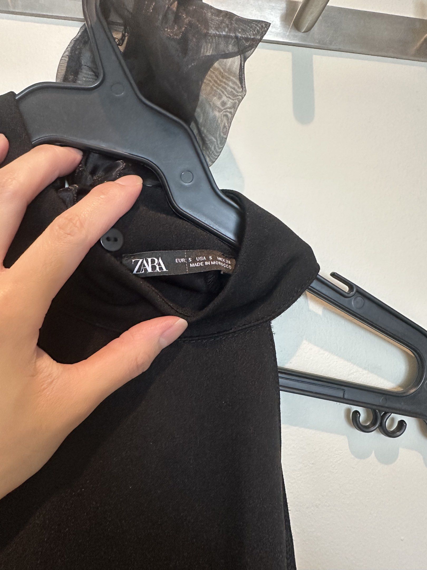 Zara little black dress (Category: Dresses) located in Quezon City. Submitted by krishagee (Listing ID 1417889799, Image 3). Description: .