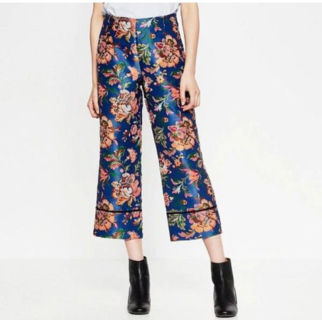 Zara Trafaluc floral print (Category: Other Bottoms) located in Angeles City. Submitted by reallygraceful (Listing ID 1417824314, Image 1). Description: Zara Trafalac 💙Good Condition 💙No Flaws 💙brocade wide leg cropped pants with velvet trim and faux oriental buttons NO LOW BALLING ‼️.