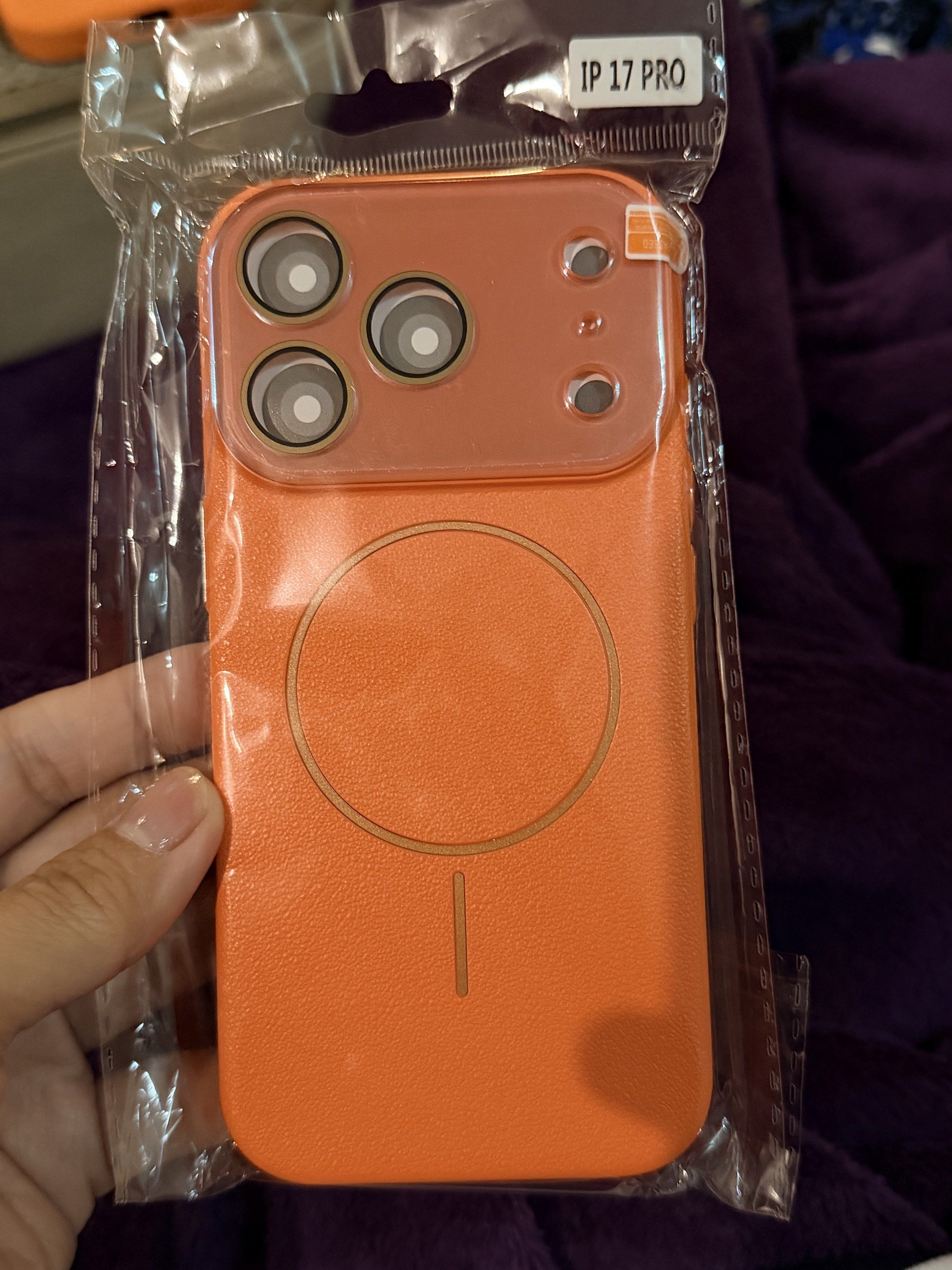 17 pro HARD CASE (Category: Cases & Sleeves) located in Quezon City. Submitted by PVDLL (Listing ID 1418194539, Image 1). Description: .