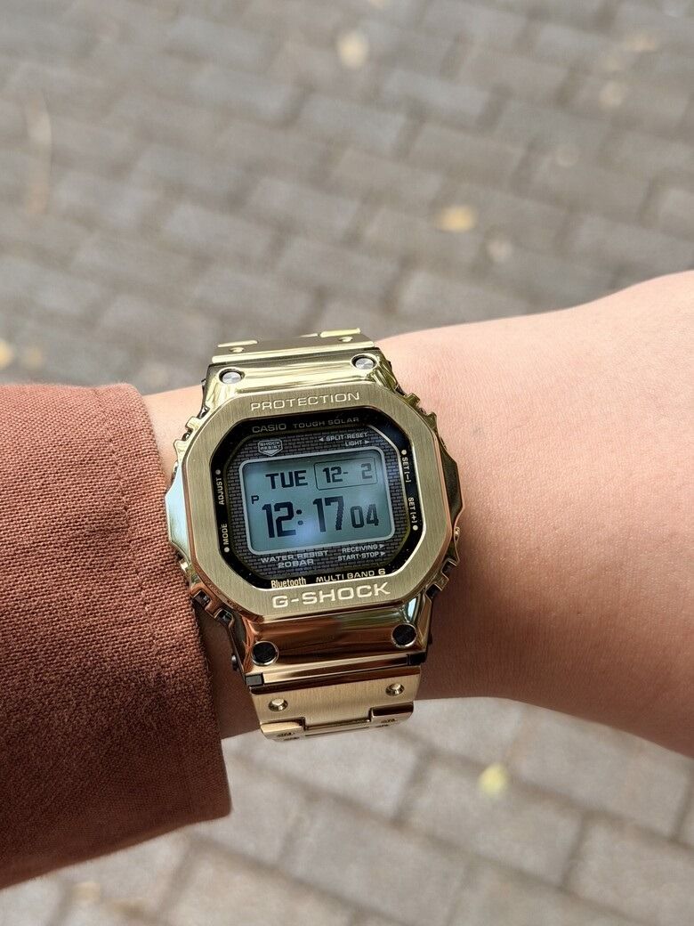 太子/銅鑼灣門市 [香港行貨] 現貨 Casio G SHOCK GMW-BZ5000GD-9 GMWBZ5000GD-9 金色 GMW-BZ5000 GMWBZ5000 BZ5000 5000 MIP LCD顯示器 主畫面可顯示世界時間 bluetooth 電波錶 tough solar 太陽能 made in Japan （分類：手錶）位於 Hong Kong。 由 bstime 提交（商品編號 1418123498，圖片 3）。簡介： 太子店: 香港九龍太子彌敦道760號聯合廣場1樓113A （太子地鐵站B2出口，彌敦道商場入口扶手電梯上兩層） 13:00-20:00 銅鑼灣店: 香港銅鑼灣記利佐治街1號金百利中心UG層872舖 (銅鑼灣地鐵站E出口轉右，商場入口上一層轉右） 營業時間：13:00-20:00 門市交收或順豐速遞 本公司1996年開業,保證正版正貨 亦可代貴客訂購不同型號的手錶 7天購物及換貨保證 由取貨日計起提供7天更換服務 (如錶身和錶面有花 恕不更換 ) 接受