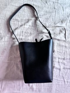 (Category: ) located in . Submitted by thecloset.edit.ph (Listing ID 1418094560, Image 1). Description: .