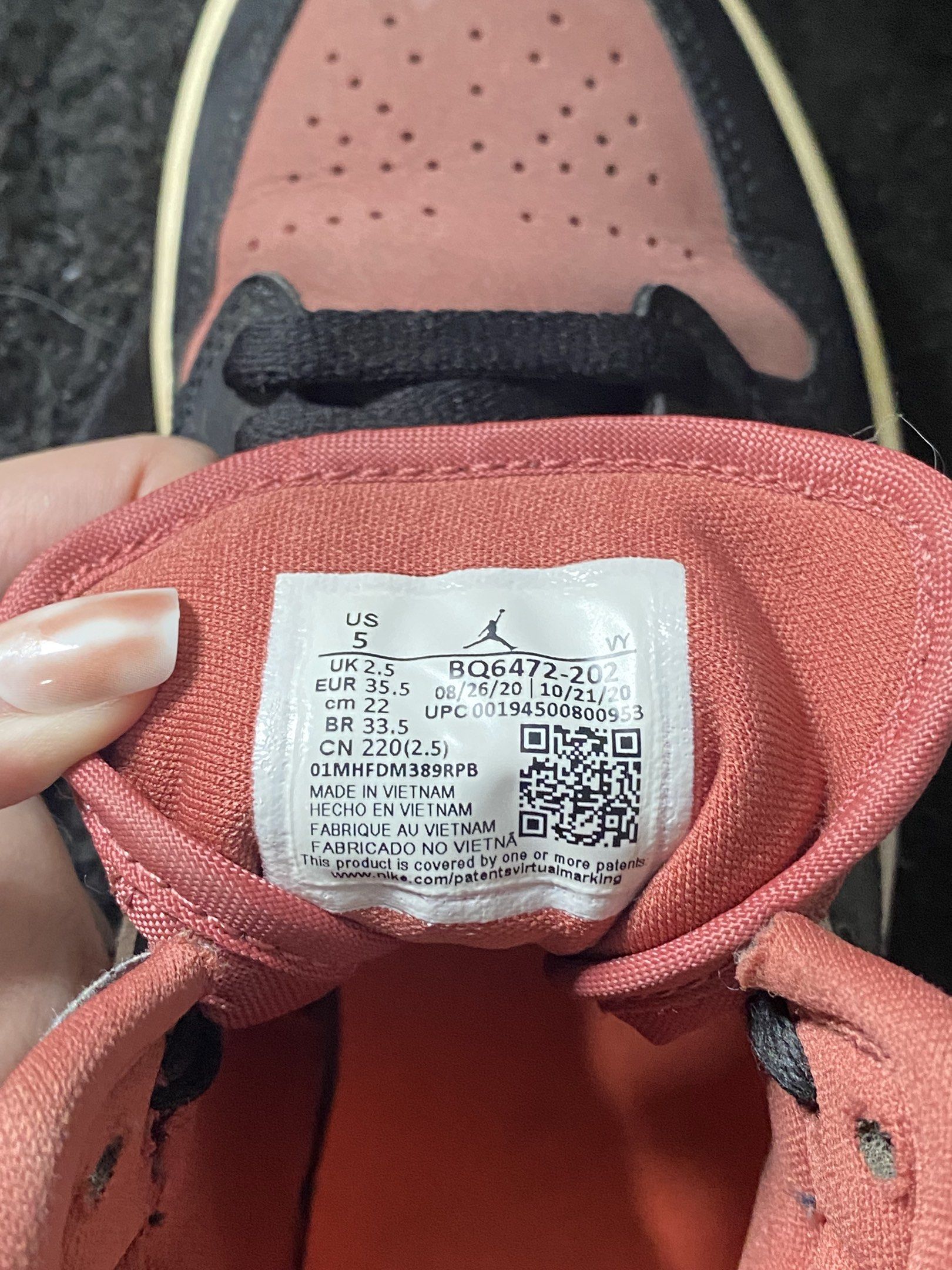Air Jordan 1 High OG Bordeaux (Category: Sneakers) located in Caloocan City. Submitted by yzaaaaaviles (Listing ID 1418201698, Image 1). Description: .