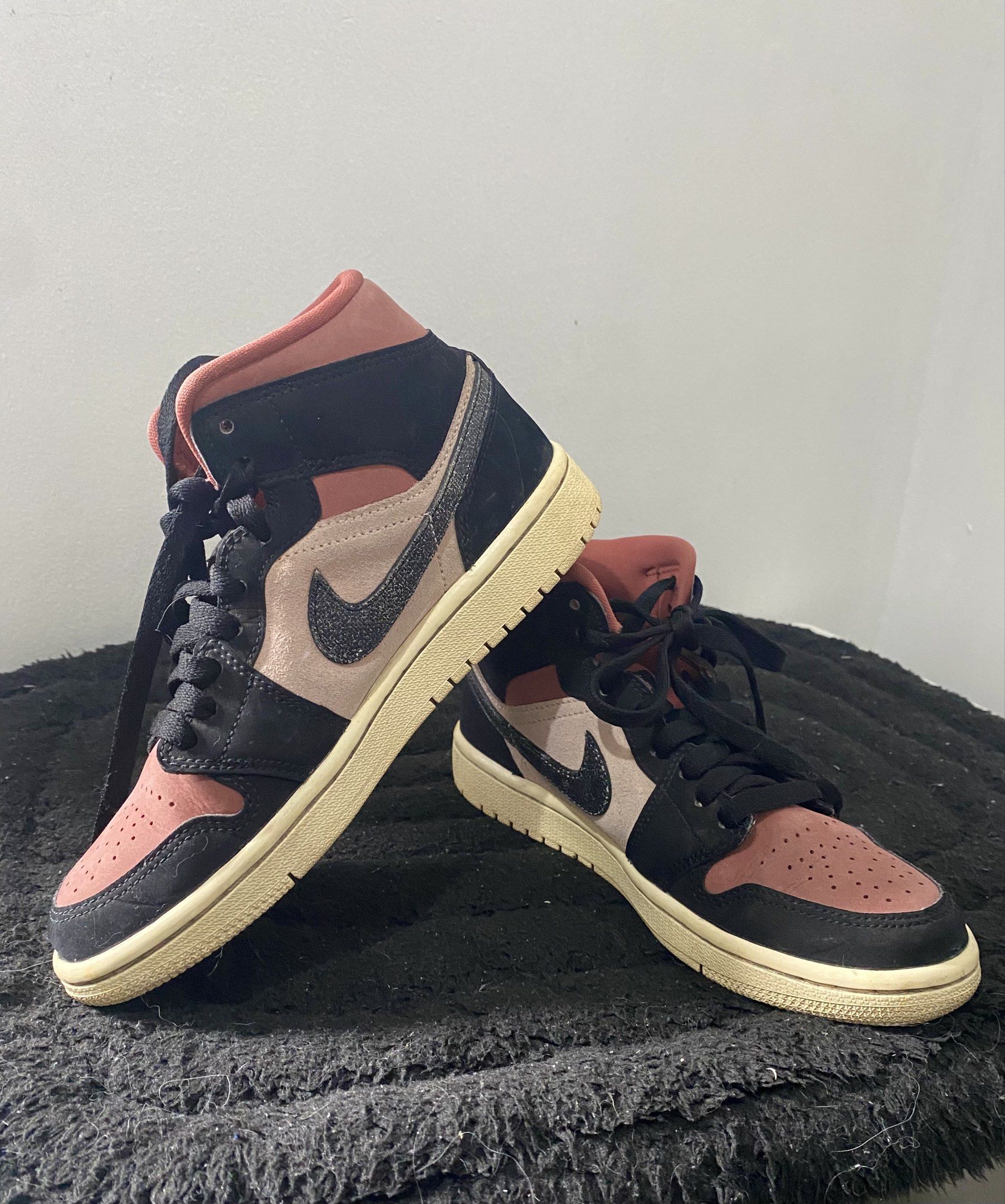 Air Jordan 1 High OG Bordeaux (Category: Sneakers) located in Caloocan City. Submitted by yzaaaaaviles (Listing ID 1418201698, Image 2). Description: .