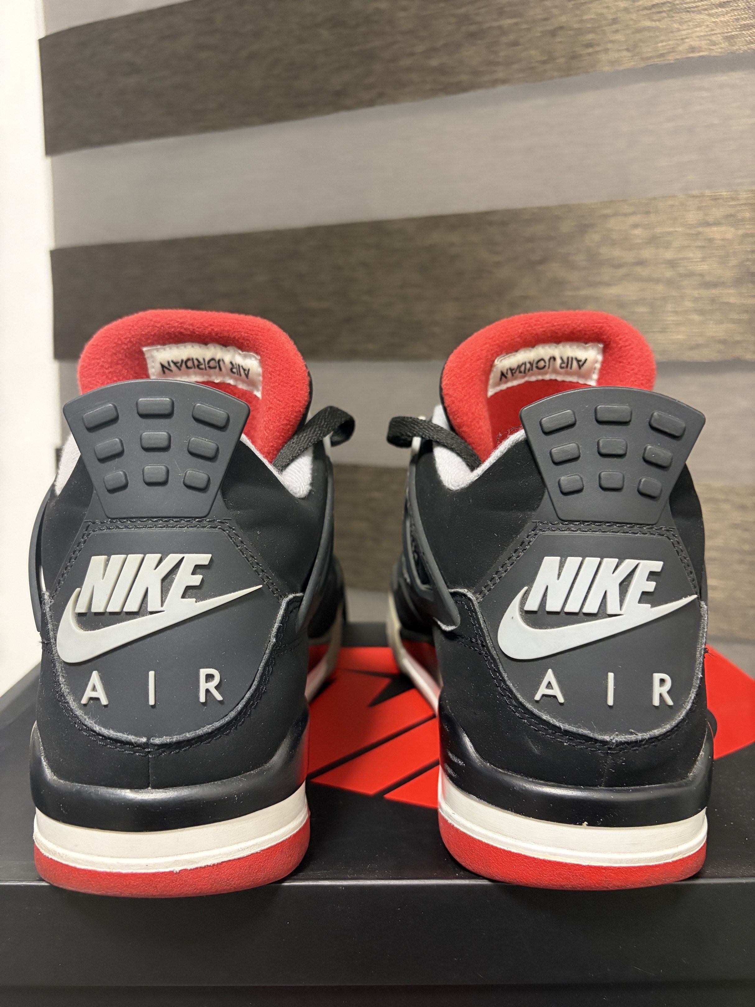 Air Jordan 4 ‘Breds’ (Category: Sneakers) located in Makati City. Submitted by lokalsarisari (Listing ID 1418027197, Image 3). Description: For SALE / Binebenta Air Jordan 4 ‘Breds’ 2019 Doha released Size: US 9 mens Condition: 8/10 (need cleaning lang) No box Has minor issue(check last photo) Selling for 4,500 📍Makati 📦 Shipping shouldered by buyer 💵 Gcash / Bank Transfer .