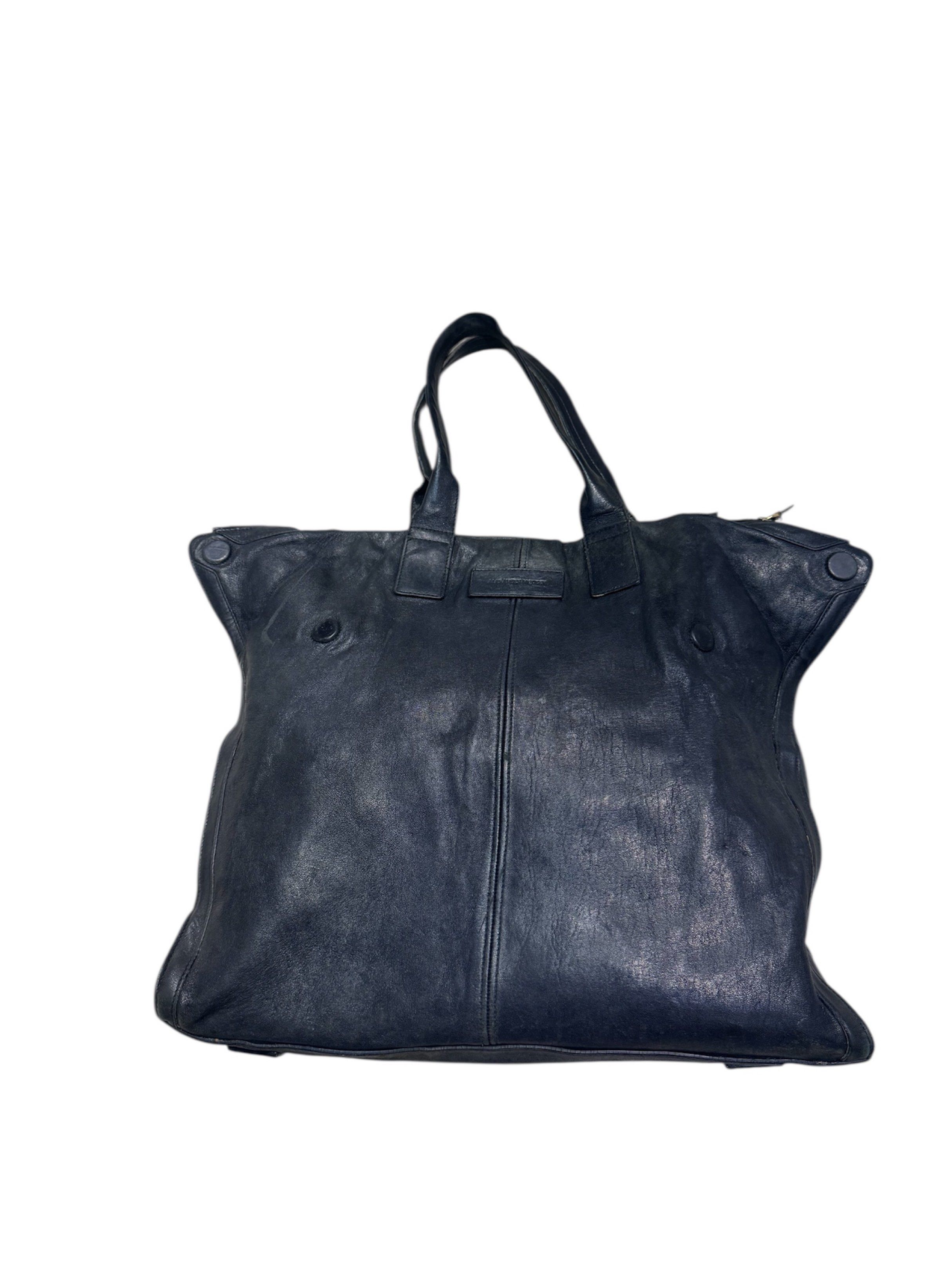 Alexander McQueen Black Leather Tote Bag (Category: Luxury Bags & Wallets) located in Lingayen. Submitted by lux_thrift (Listing ID 1418100697, Image 2). Description: SALE!!! approximately 16x18 inches has rubs and rubber lining needs replacement in short this needs spa.