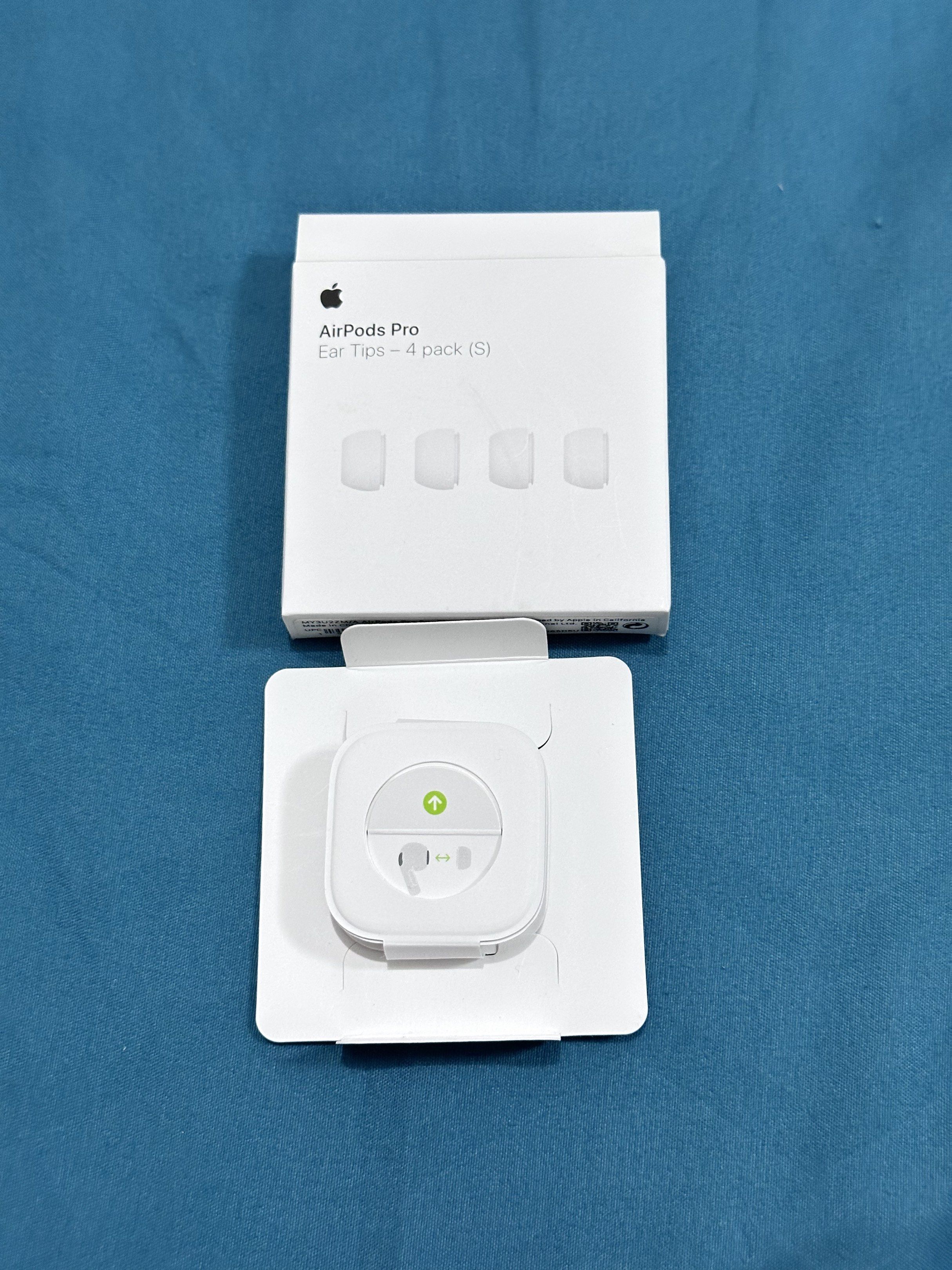 Apple AirPods Pro with Ear Tips (Category: Earphones) located in San Juan City. Submitted by erick.ongson (Listing ID 1418173955, Image 2). Description: .