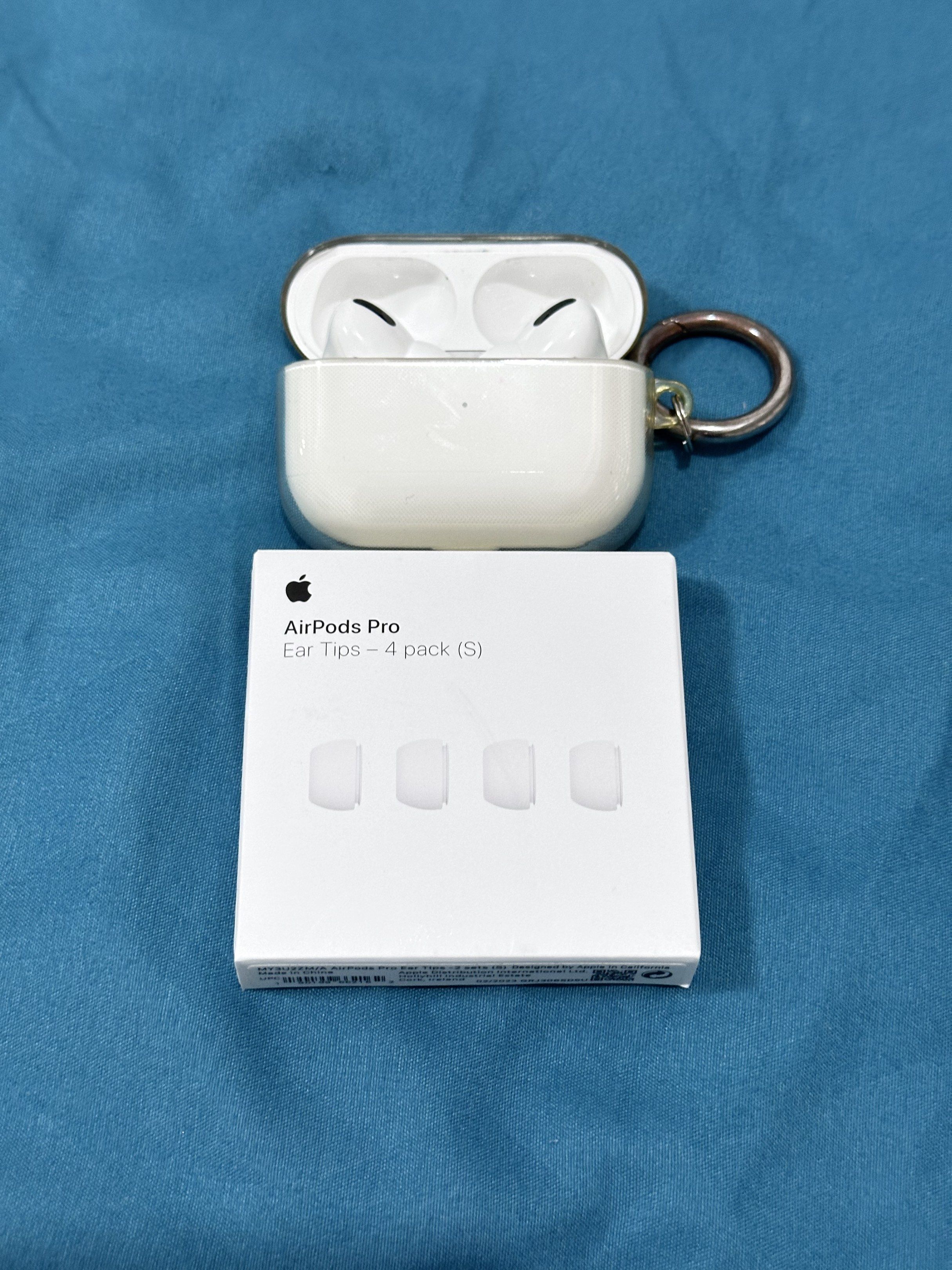 Apple AirPods Pro with Ear Tips (Category: Earphones) located in San Juan City. Submitted by erick.ongson (Listing ID 1418173955, Image 1). Description: .