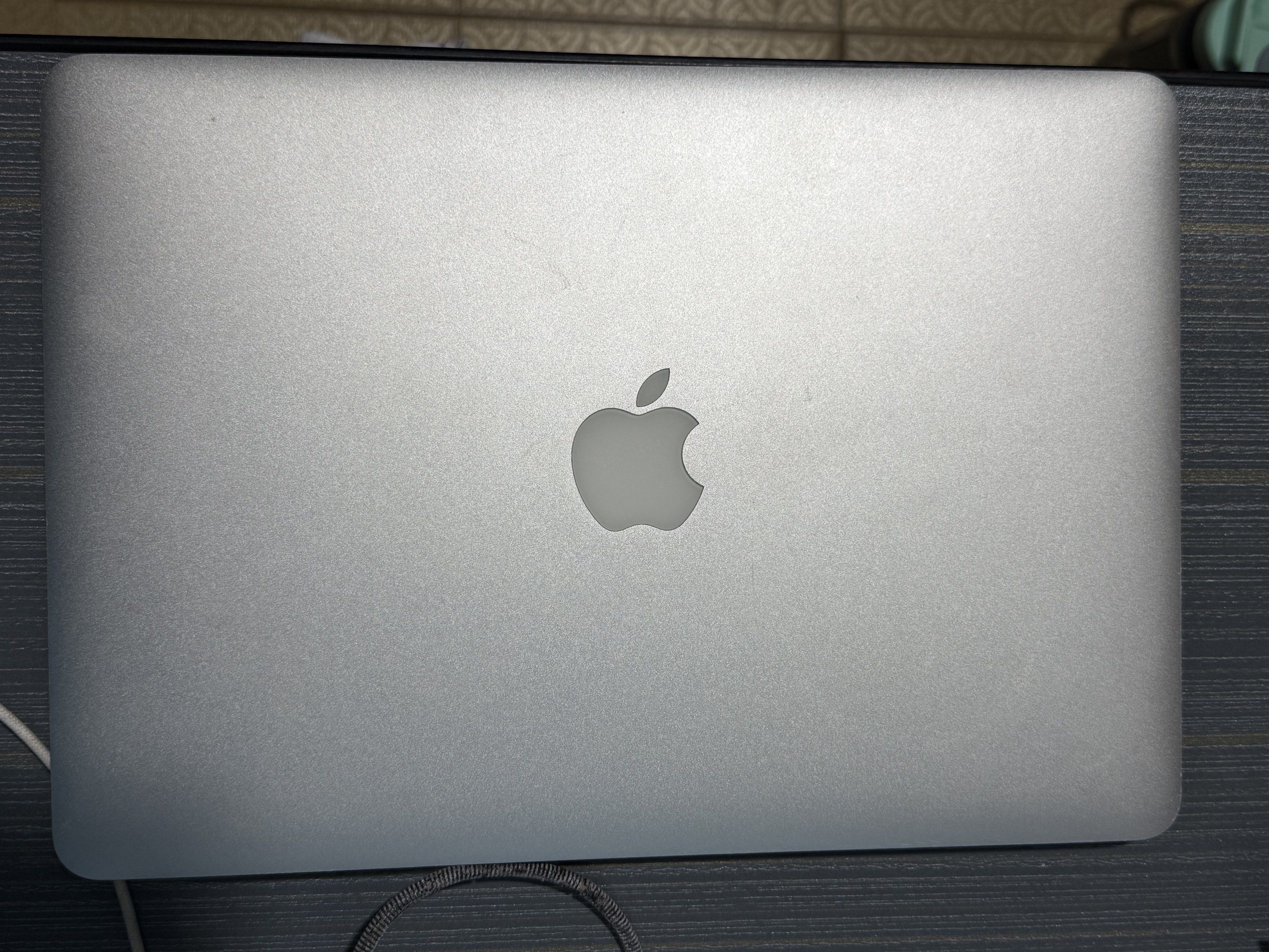 Apple Macbook Air (Category: Laptops & Notebooks) located in Las Pinas. Submitted by voilecabrera (Listing ID 1418127854, Image 3). Description: PLEASE READ FIRST‼️‼️ Mac book air mid 2013. Matagal na hindi nagamit. Pag bukas naging ganiyang ang monitor. Pero working pa din. NASA PICTURE NA PO LAHAT PATI DETAILS NUNG UNIT. AS IS WHERE IS. Not liable pag nabili niyo na. Charger working. Okay ang speaker Okay ang mouse track Okay ang keyboard Sadja