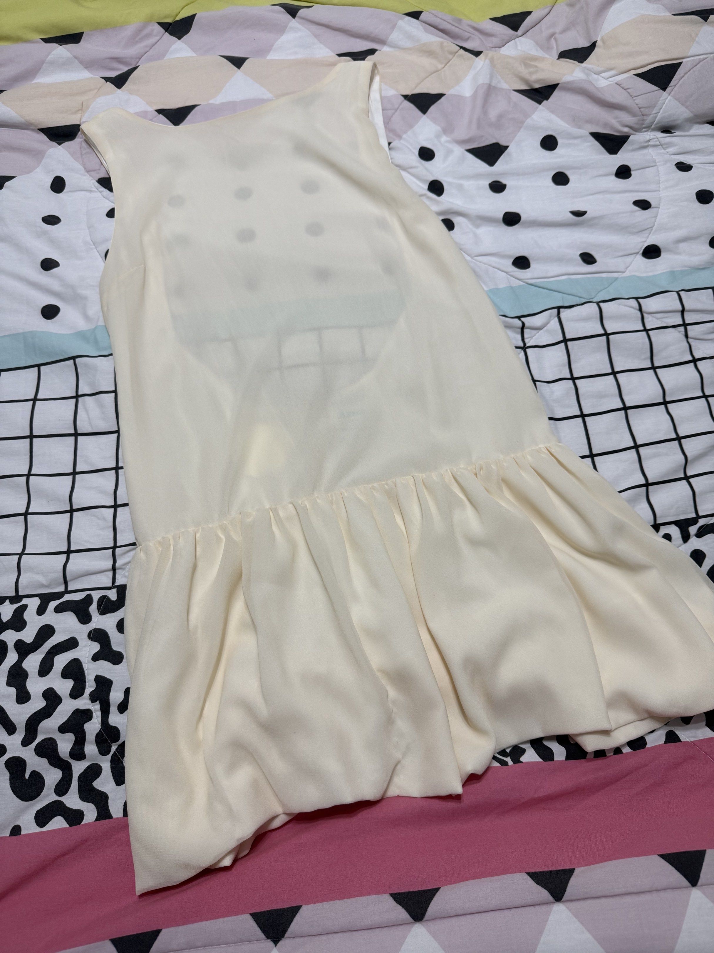 Araw The Line Bubble Dress (Category: Dresses) located in Makati City. Submitted by martina.declutters (Listing ID 1418107920, Image 2). Description: - Araw The Line white dress - Size: L - Sleeveless design - Round neckline - Flared hem - Back zipper closure - Made in the Philippines.