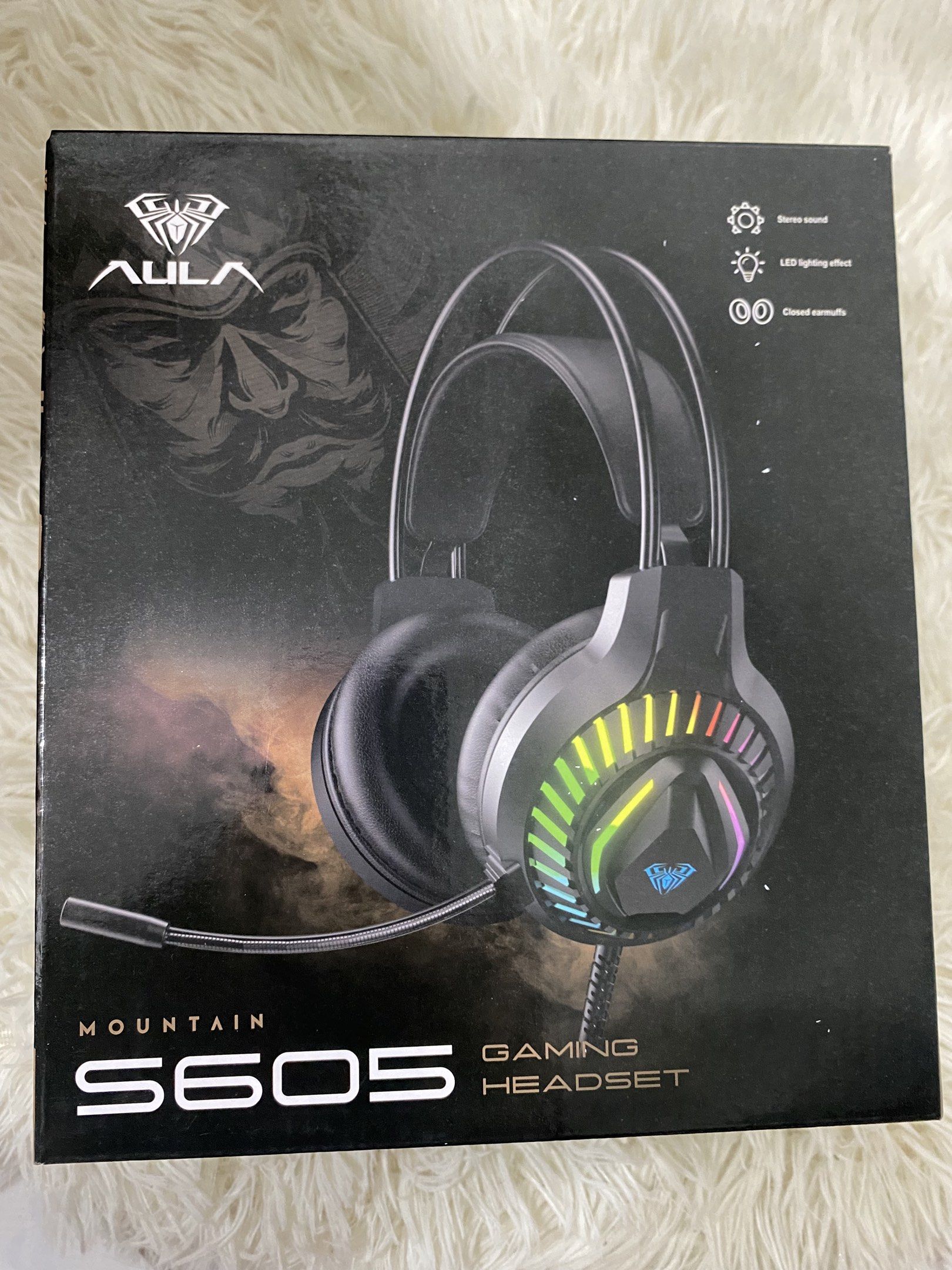 AULA Mountain S605 Wired Gaming/Callcenter Headset (Category: Headphones & Headsets) located in Bacoor. Submitted by zelswardrobe (Listing ID 1418079621, Image 1). Description: ❕ •brand new (just opened to see inclusions) •wired, LED lighting •color may vary due to lighting •lightweight •with microphone rfs: decluttering Mode of payment: Gcash (Payment first).