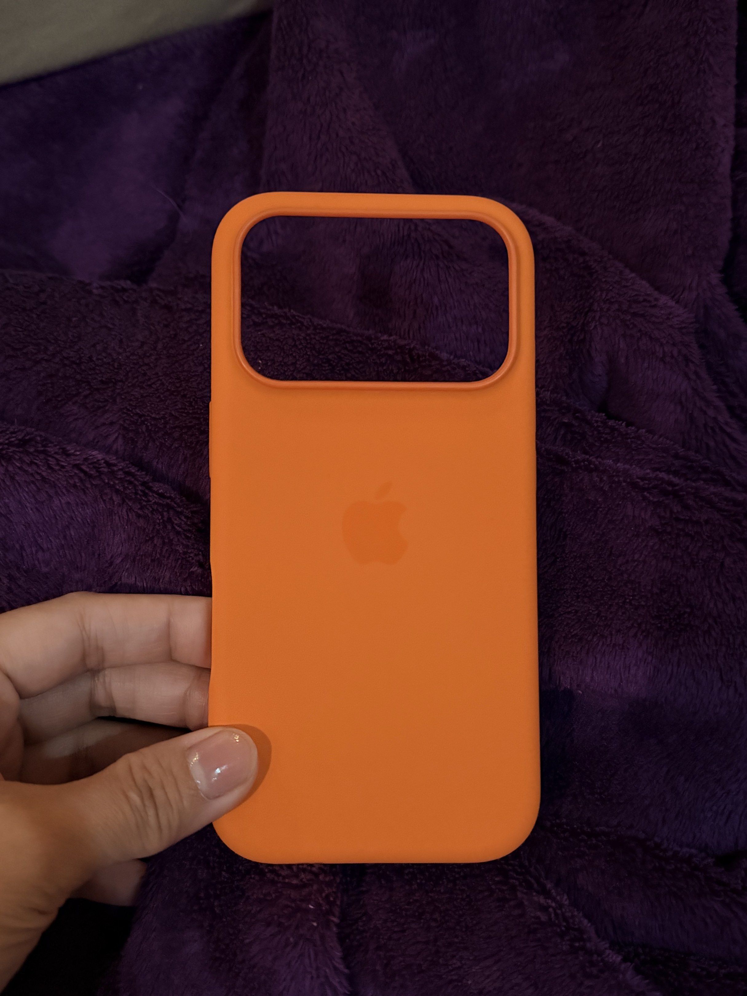 Authentic Magsafe Apple silicone case (Category: Cases & Sleeves) located in Quezon City. Submitted by PVDLL (Listing ID 1418194603, Image 2). Description: .