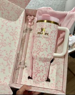 (Category: ) located in . Submitted by fashion.luxe (Listing ID 1418102386, Image 1). Description: .