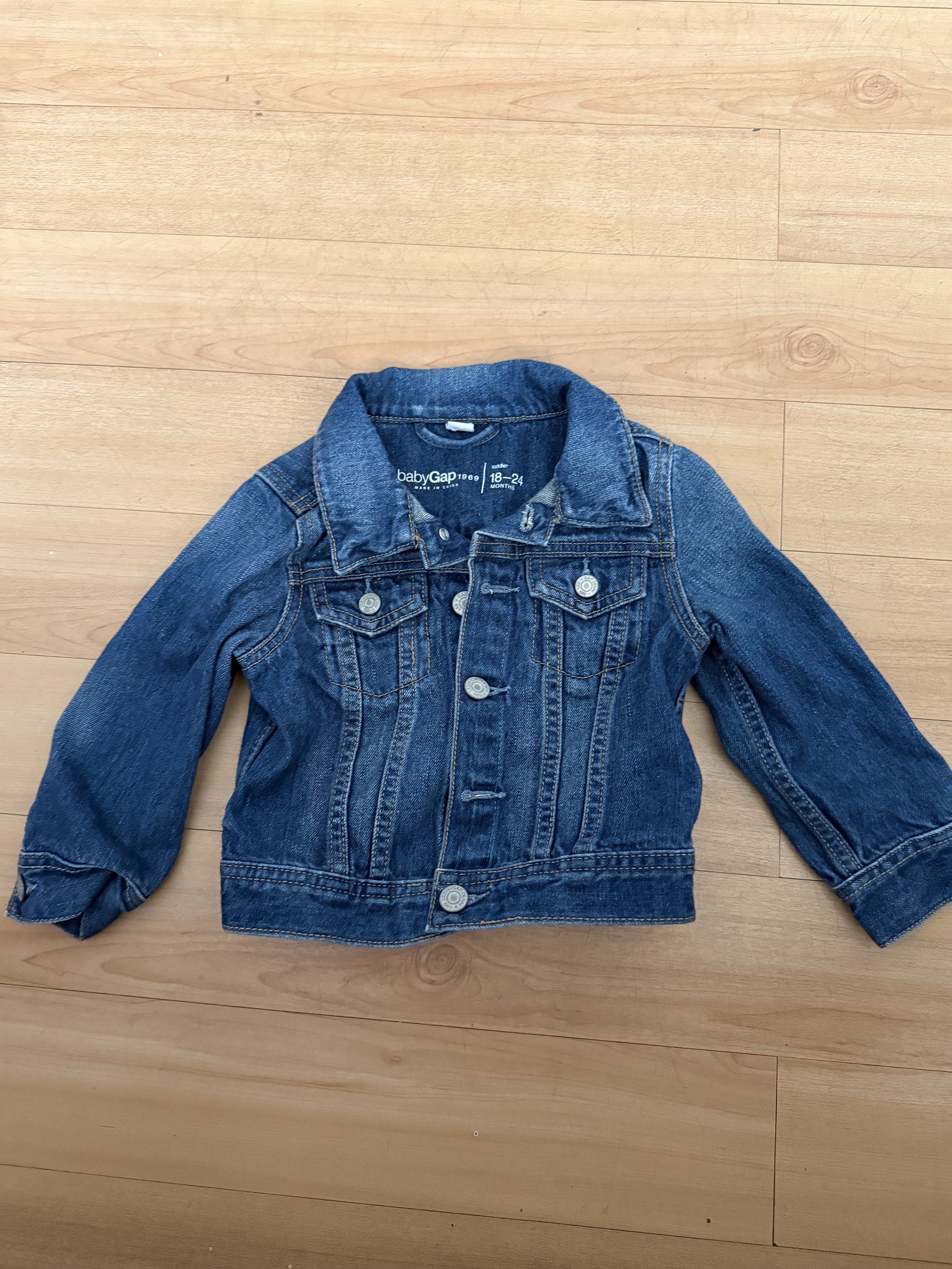 Baby Gap Denim Jacket 18-24 Months (Category: Babies & Kids Fashion) located in Quezon City. Submitted by griveraa1224 (Listing ID 1418206937, Image 2). Description: - Baby Gap denim jacket - Size: 18-24 months - Classic design - Button closures - Collared neckline - Made in China - Great for layering.