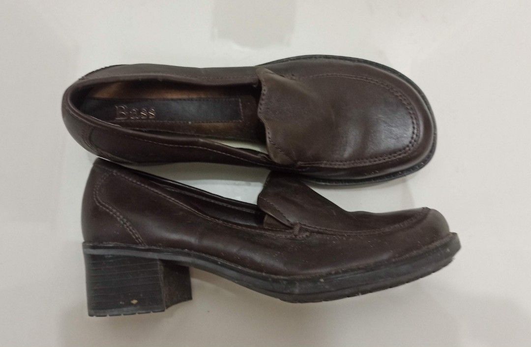 Bass Brown Leather Loafers (Category: Loafers) located in Santa Teresita. Submitted by icecandy2.0 (Listing ID 1418124718, Image 1). Description: - Bass brown leather loafers - Size: 6M - Slip-on style - Block heel - Made in India - Leather upper, man-made materials - Versatile and classic design -Needs light cleaning and reglue.