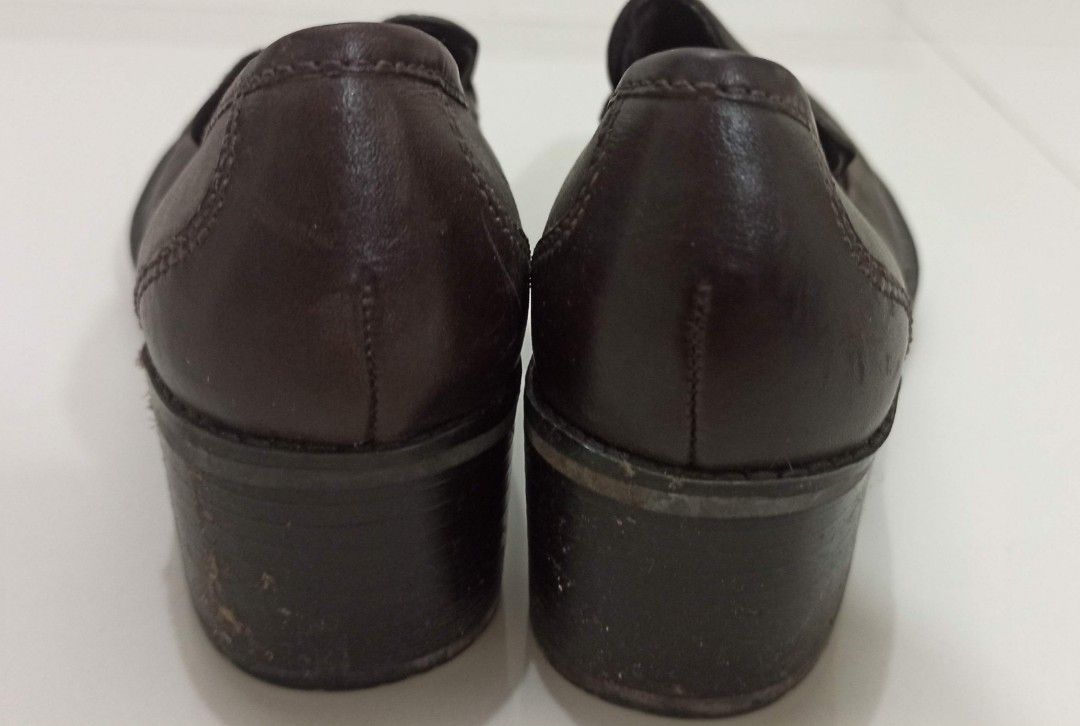 Bass Brown Leather Loafers (Category: Loafers) located in Santa Teresita. Submitted by icecandy2.0 (Listing ID 1418124718, Image 2). Description: - Bass brown leather loafers - Size: 6M - Slip-on style - Block heel - Made in India - Leather upper, man-made materials - Versatile and classic design -Needs light cleaning and reglue.