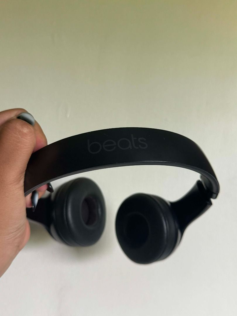 Beats Solo3 Wireless Headphones (Category: Headphones & Headsets) located in El Nido. Submitted by ryshoot (Listing ID 1418047709, Image 2). Description: No more box just the original bag..