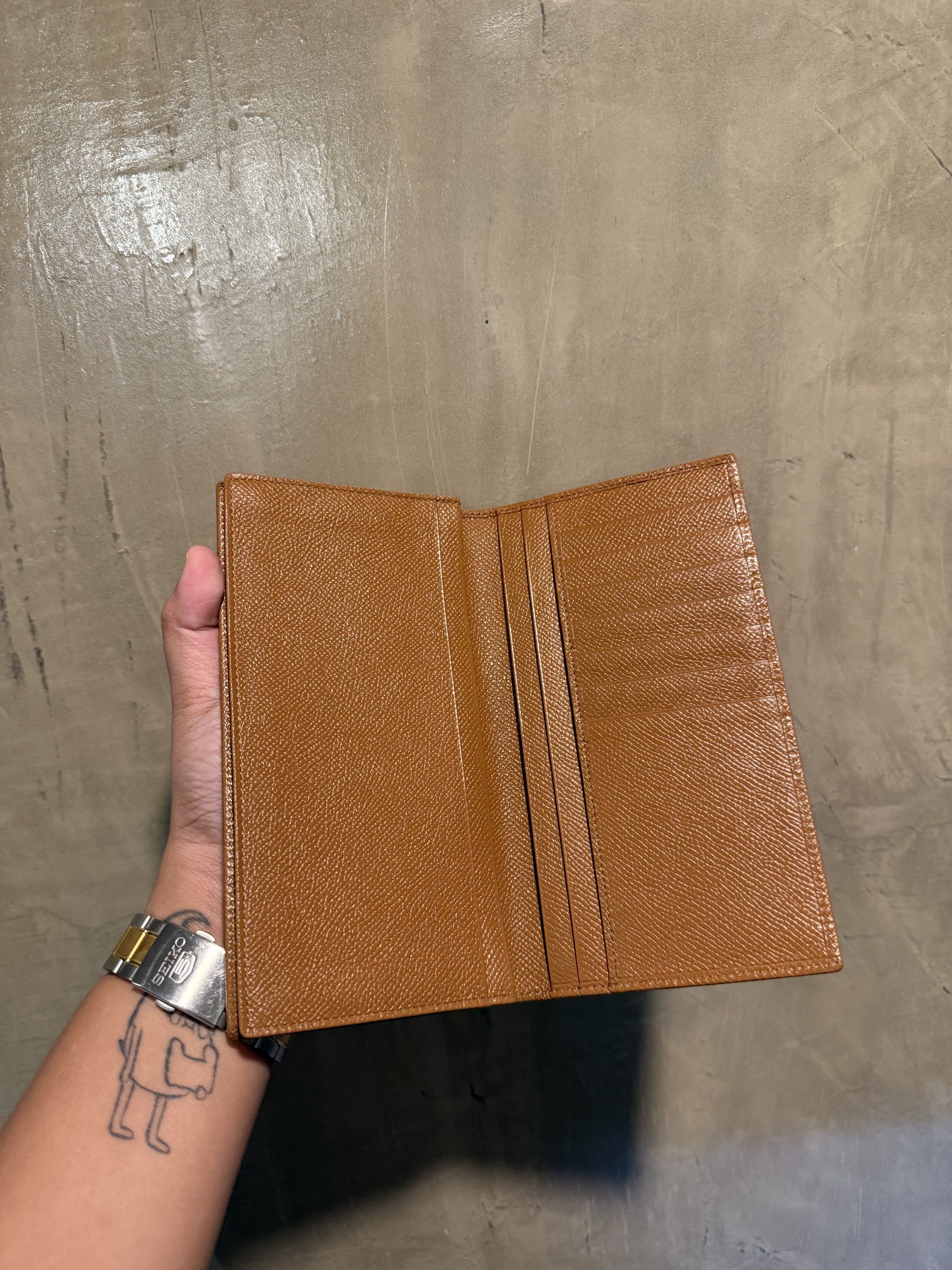 Bvlgari Leather Wallet (Category: Luxury Bags & Wallets) located in Cebu City. Submitted by conyosh (Listing ID 1418090083, Image 2). Description: - Authentic Bvlgari wallet - Tan leather - Textured exterior - Features the Bvlgari logo - Multiple card slots - Made with high-quality leather.