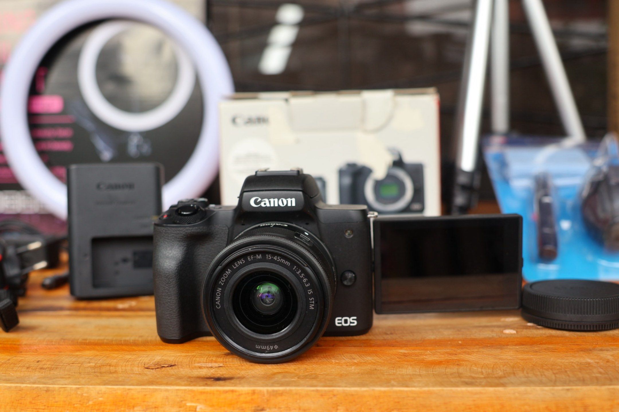 Canon EOS M50 Mirrorless Camera (Category: Cameras) located in Manila. Submitted by lenascamera (Listing ID 1418172837, Image 3). Description: NOTE: Sa dami po ng message na natatangap ko, naka hold napo ang Mga message hindi napo ako makapag reply pero na babasa ko kaya hanggat maari mag direct na kayo sa page ko sa facebook Lena’s camera para makareply ako agad salamat. Canon EOS M50 Mirrorless Camera Price: ₱26,500 Color: Black Condition: Pre-