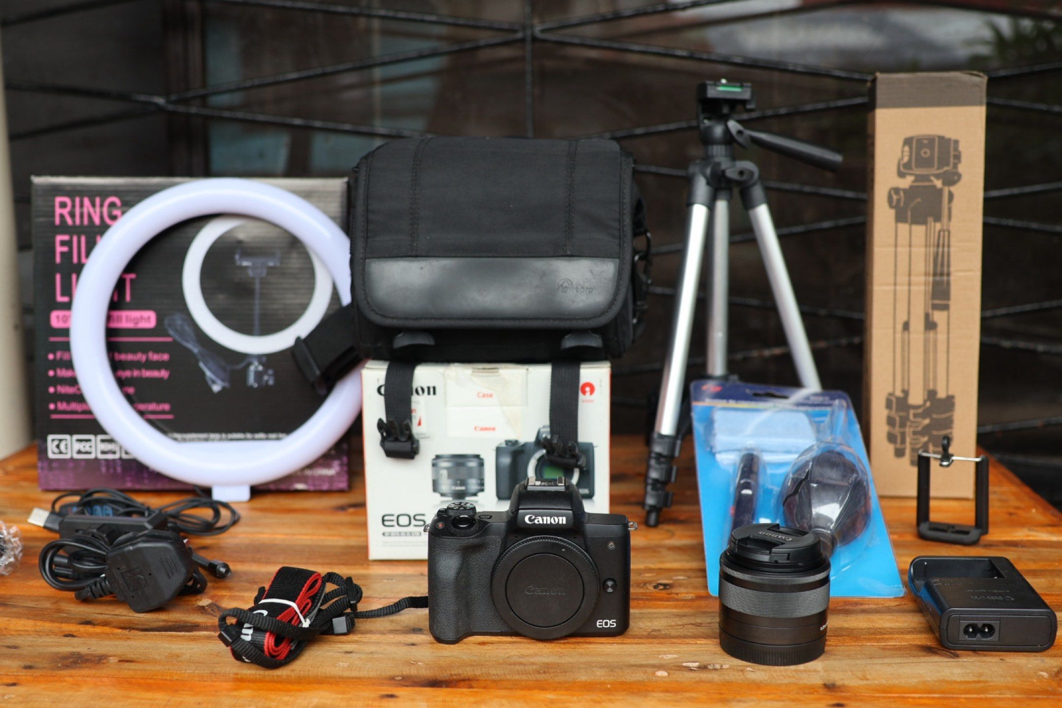 Canon EOS M50 Mirrorless Camera (Category: Cameras) located in Manila. Submitted by lenascamera (Listing ID 1418172837, Image 1). Description: NOTE: Sa dami po ng message na natatangap ko, naka hold napo ang Mga message hindi napo ako makapag reply pero na babasa ko kaya hanggat maari mag direct na kayo sa page ko sa facebook Lena’s camera para makareply ako agad salamat. Canon EOS M50 Mirrorless Camera Price: ₱26,500 Color: Black Condition: Pre-