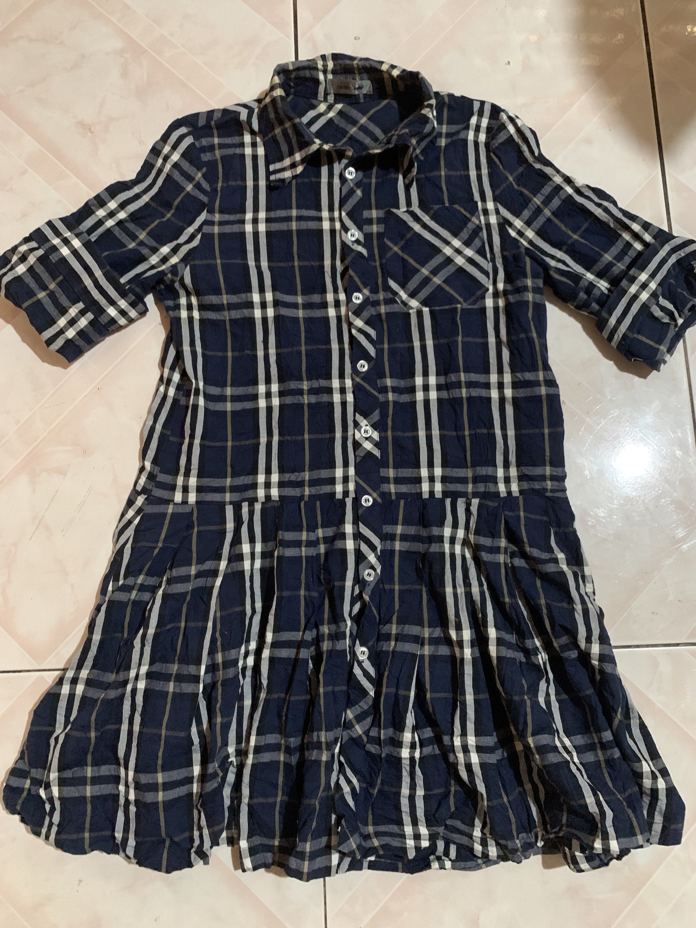 Cartelo Dress (Category: Dresses) located in Aliaga. Submitted by ukaybags2428 (Listing ID 1418145309, Image 1). Description: Small-med kasya Like new Ganda nito Above the knee.