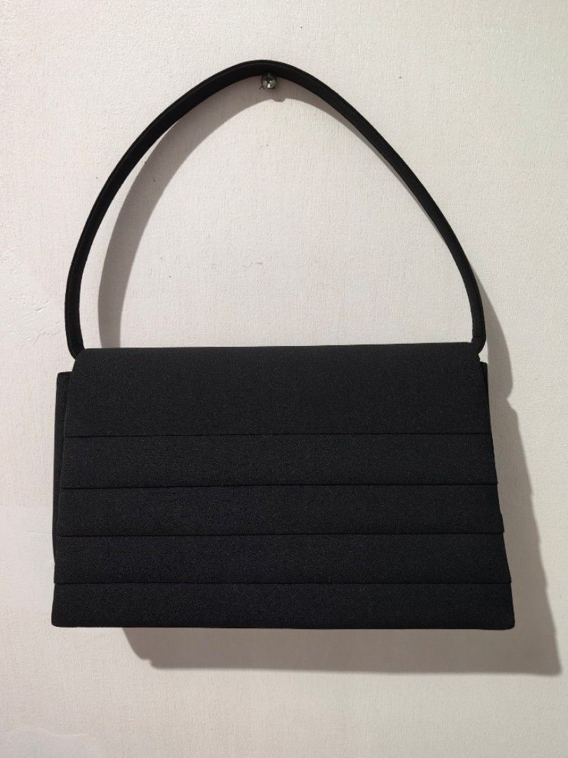 Chloe Black Handbag (Category: Luxury Bags & Wallets) located in Davao. Submitted by caterinem07621 (Listing ID 1418169689, Image 1). Description: - Chloe black handbag - Structured design - Flap closure - Top handle - Interior pockets (small and zipper) - Chloe logo inside - Sleek, minimalist aesthetic - Suitable for various occasions ‼️Brandnew Condition Chloé black formal clutch bag. handle is detachable. No issue! this is actually unused. Sel