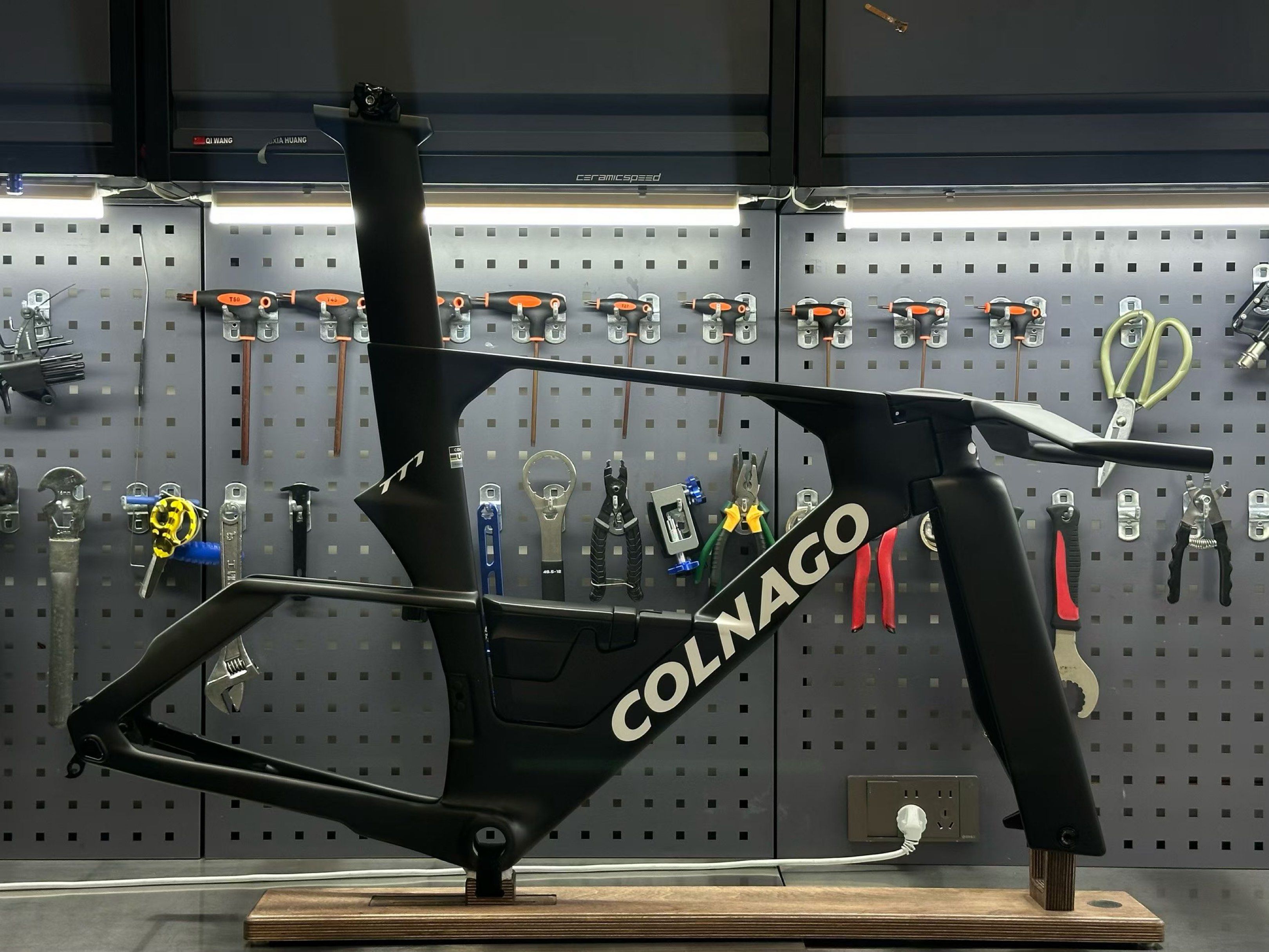 COLNAGO TT1 FRAMESET Size S (Category: Bicycles) located in Singapore. Submitted by paragon.cycles (Listing ID 1418078967, Image 1). Description: Price includes Handlebar Full Payment required Waiting time 2-3 weeks Message me for further enquiries .