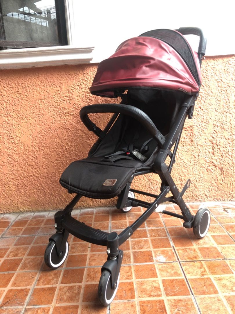 Akeeva Baby Stroller (Category: Strollers) located in Imus. Submitted by dyelinn (Listing ID 1418175705, Image 2). Description: Akeeva Esmio from childbirth to 36months Issue: madumi lang needs cleaning; scratches; signs of use Loc: Imus, Cavite Pick-up only PLEASE SEE PICS.