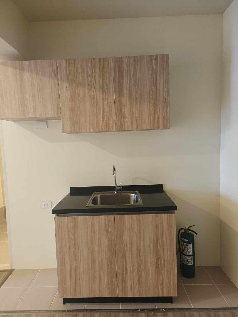 condo for rent- Arca south tagauig (Category: Apartments & Condos) located in Mandaluyong City. Submitted by amorfati92 (Listing ID 1418184449, Image 3). Description: -assoc dues included -semi furnished.