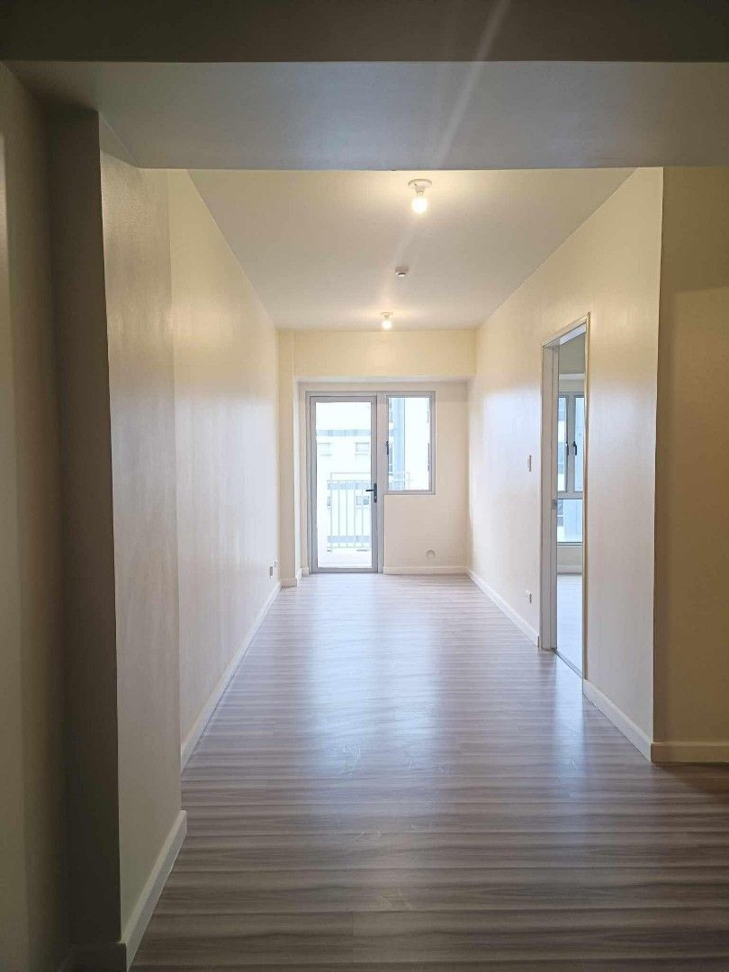 condo for rent- Arca south tagauig (Category: Apartments & Condos) located in Mandaluyong City. Submitted by amorfati92 (Listing ID 1418184449, Image 2). Description: -assoc dues included -semi furnished.