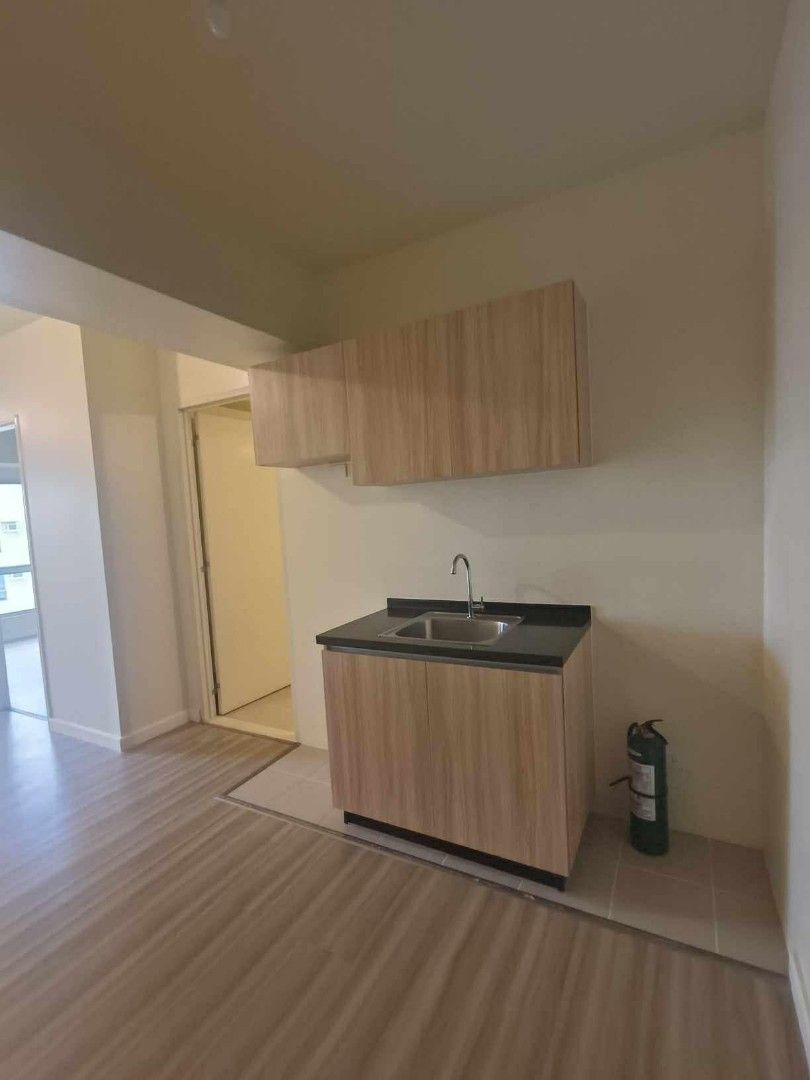 condo for rent- Arca south tagauig (Category: Apartments & Condos) located in Mandaluyong City. Submitted by amorfati92 (Listing ID 1418184449, Image 1). Description: -assoc dues included -semi furnished.