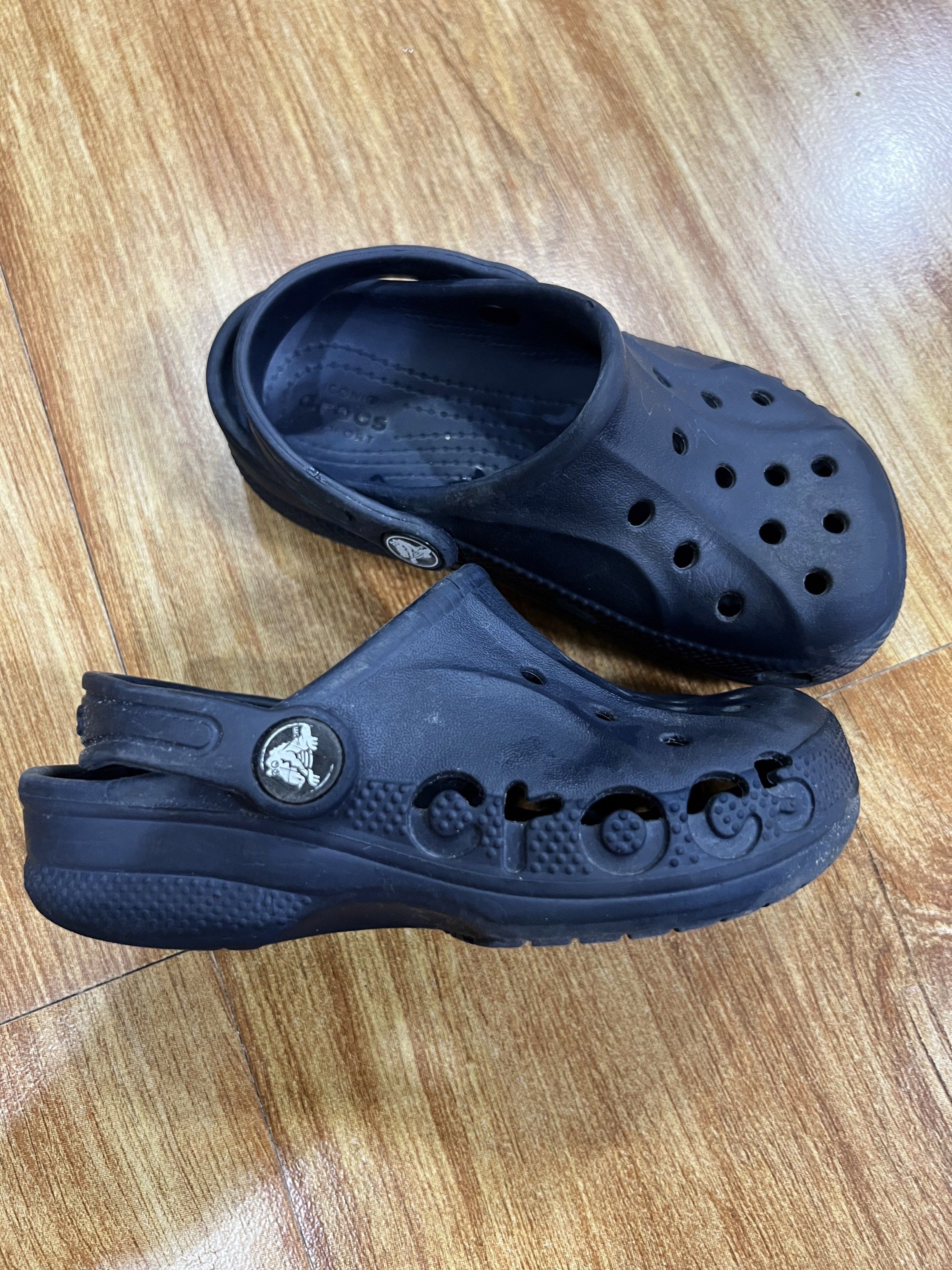Crocs Classic Clogs - Navy Blue - C10 (Category: Babies & Kids Fashion) located in Rizal. Submitted by ichaaay21 (Listing ID 1418167342, Image 1). Description: - Navy blue Crocs Classic clogs - Size: C10 - Features the Crocs logo - Classic Crocs design with ventilation holes - Shows some wear on the soles - Perfect for casual wear.