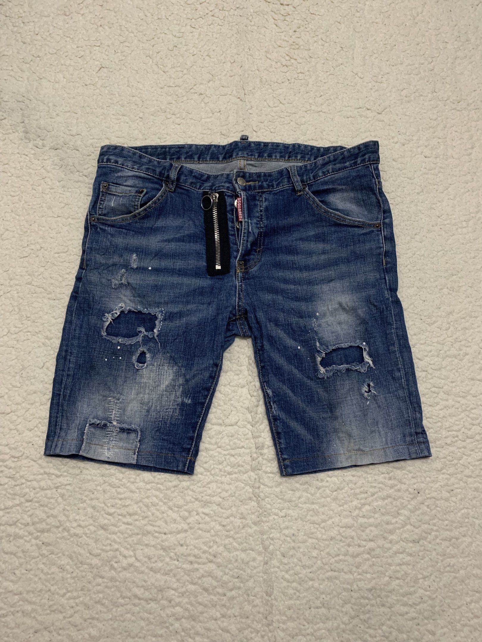 Dsquared2 Distressed Blue Denim Short (Category: Shorts) located in Dipolog. Submitted by knightorious_thrift (Listing ID 1418150972, Image 1). Description: Size 52 on tag Waist: 35-36 Length: 19.5 Leg opening: 8.5 Excellent condition .