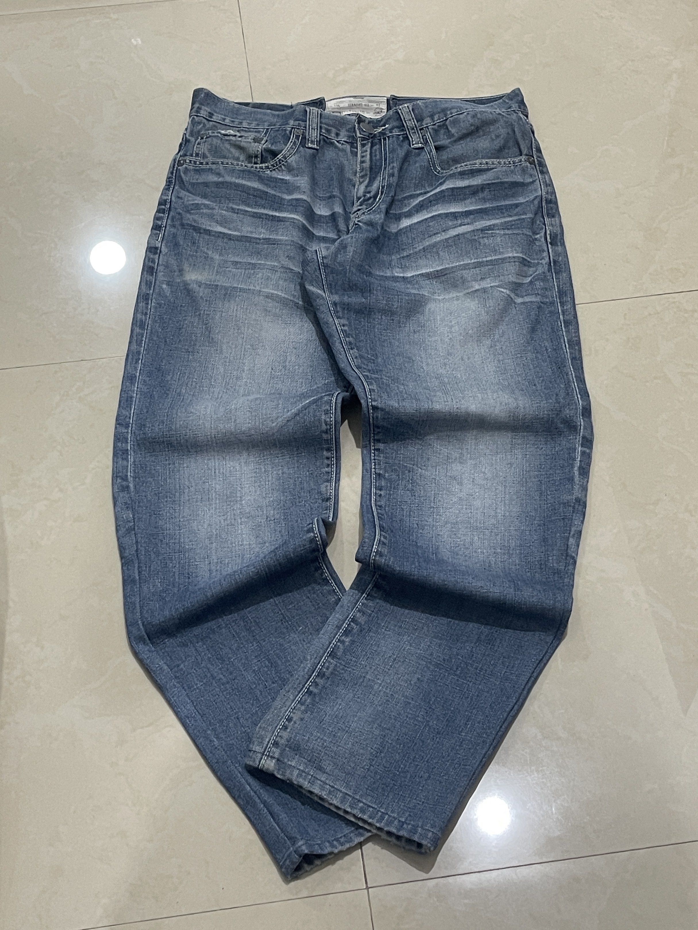 Ecko Unltd. Skull Jeans - Straight Fit (Category: Jeans) located in San Fernando. Submitted by duhrnig (Listing ID 1418081549, Image 2). Description: RARE Vintage Ecko Unltd Y2K Skull Patch Denim (Not a Reissue) Authentic early-2000s Ecko Unlta jeans featuring skull + lightning patch detail. Straight cut, vintage tag, and soft worn-in denim - true Y2K archive streetwear piece. Measurements: • Waist: 32 in • Length: 40 in • Thigh: 11 in • Leg Open