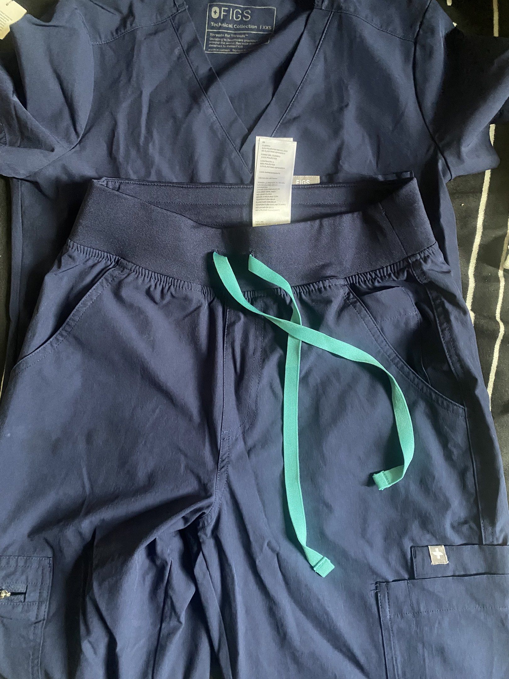 FIGS Technical Collection Scrub - PANTS XS (Category: Activewear) located in Quezon City. Submitted by stefsm (Listing ID 1418022742, Image 3). Description: - Navy blue FIGS PANTS - drawstring pants (XS) - Multiple pockets on pants - Made from a blend of recycled polyester and spandex.