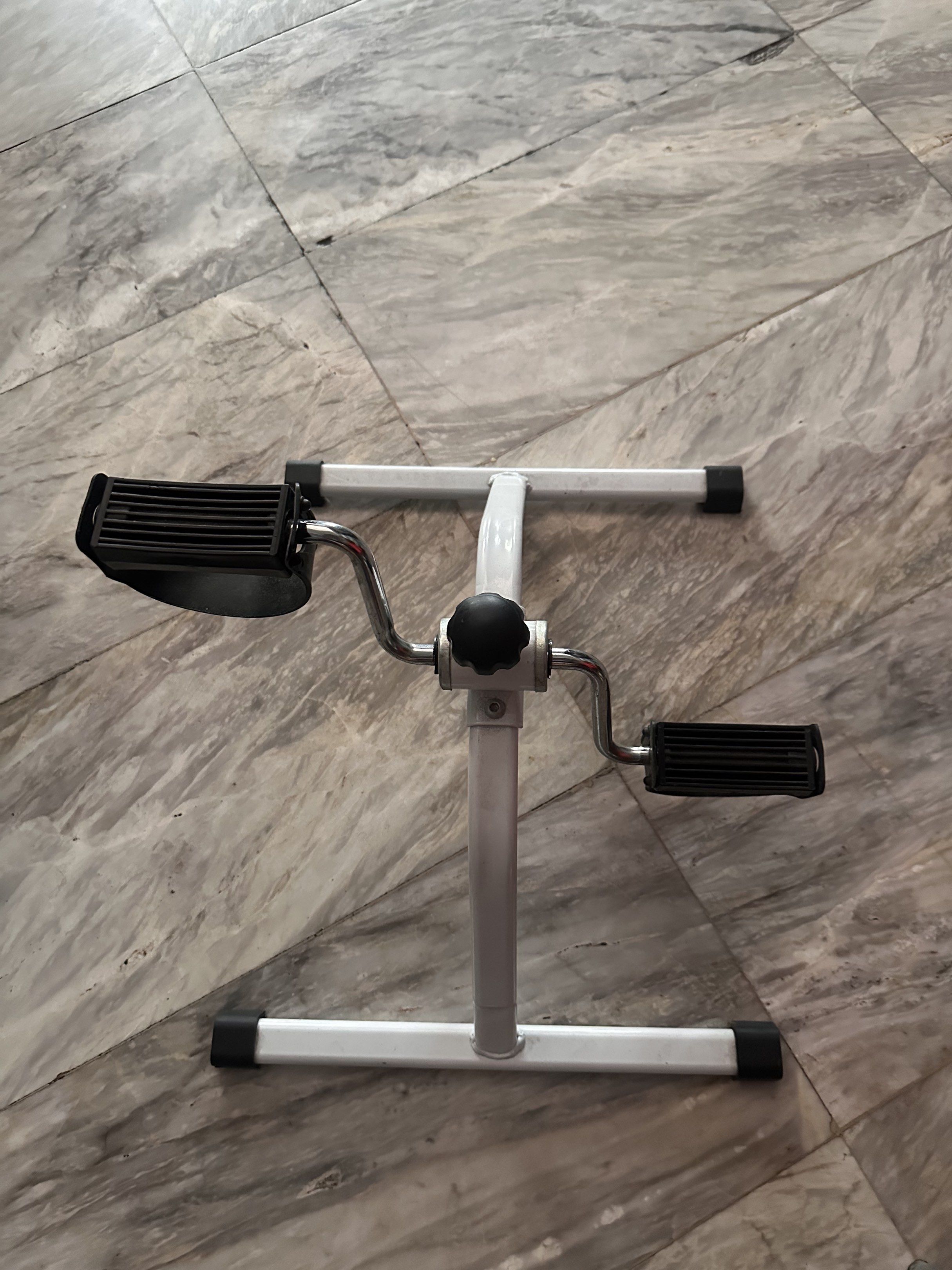 Foot Exercise Equipment (Category: Foot Care) located in Quezon City. Submitted by decluttertherapymnl (Listing ID 1418067465, Image 1). Description: For Sale Never been used Natambak lang po Pick up at Pasig Area Payment online or upon pick up.