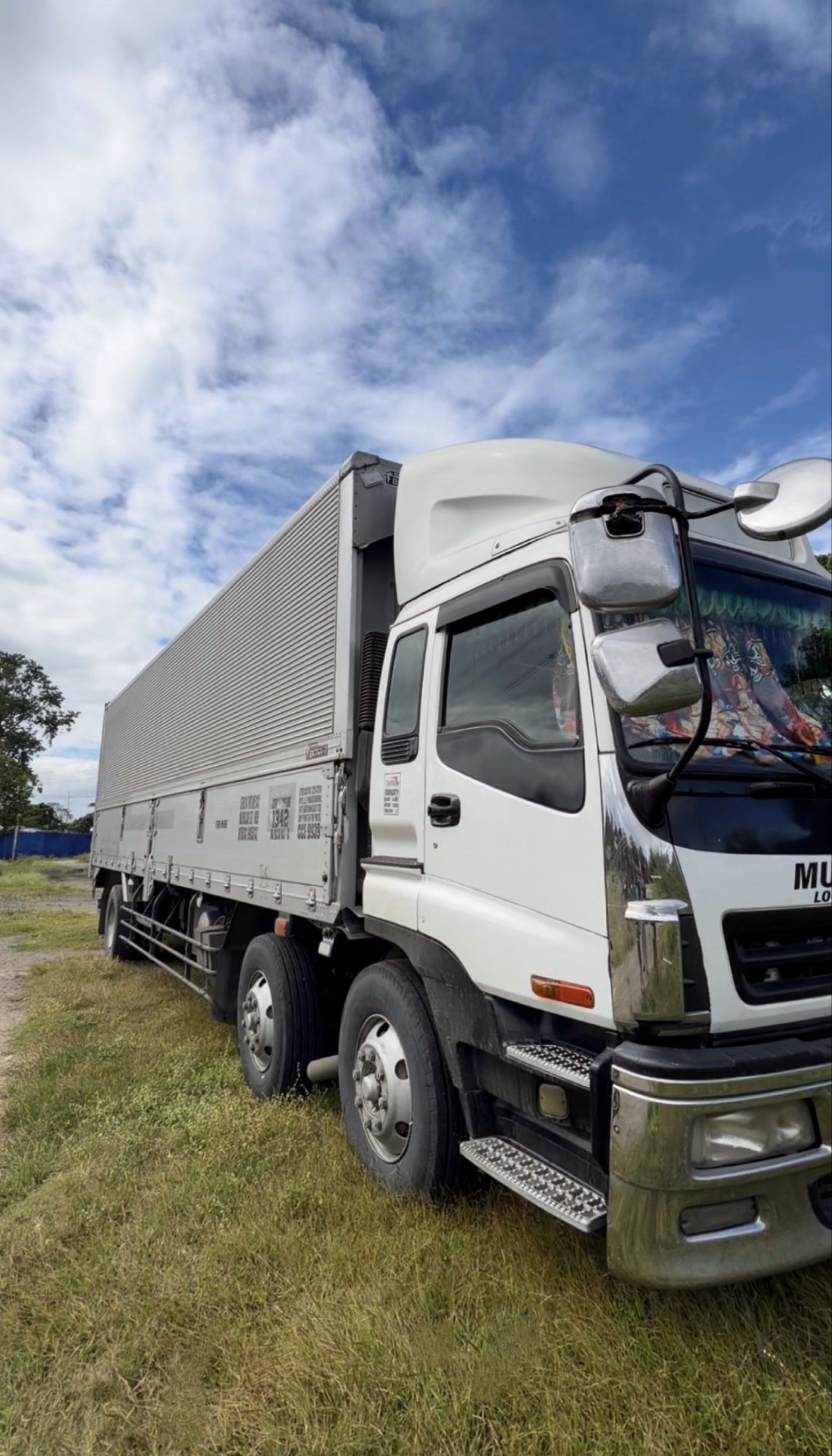 For Sale!! 8 wheeler Wing Van (Category: Heavy Vehicles) located in Manila. Submitted by younice0954500 (Listing ID 1418133331, Image 1). Description: 8 wheeler wing van for sale..