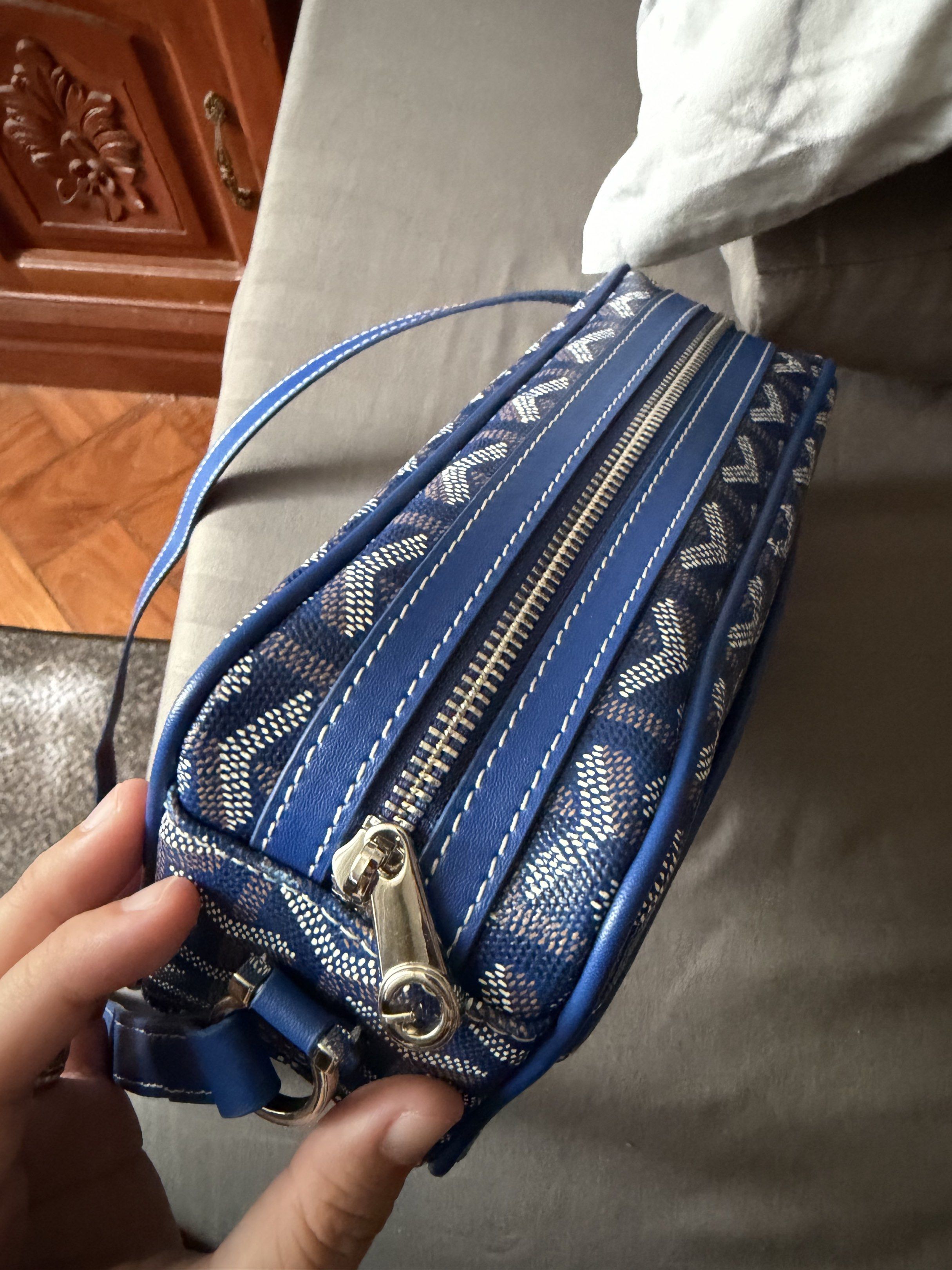 GOYARD SLING (Category: Luxury Bags & Wallets) located in Tarlac. Submitted by mvlgstn (Listing ID 1418039999, Image 2). Description: GOYARD SLING WITH CODE bought this for 12k bidding selling for only 5k used once rfs: decluttering .