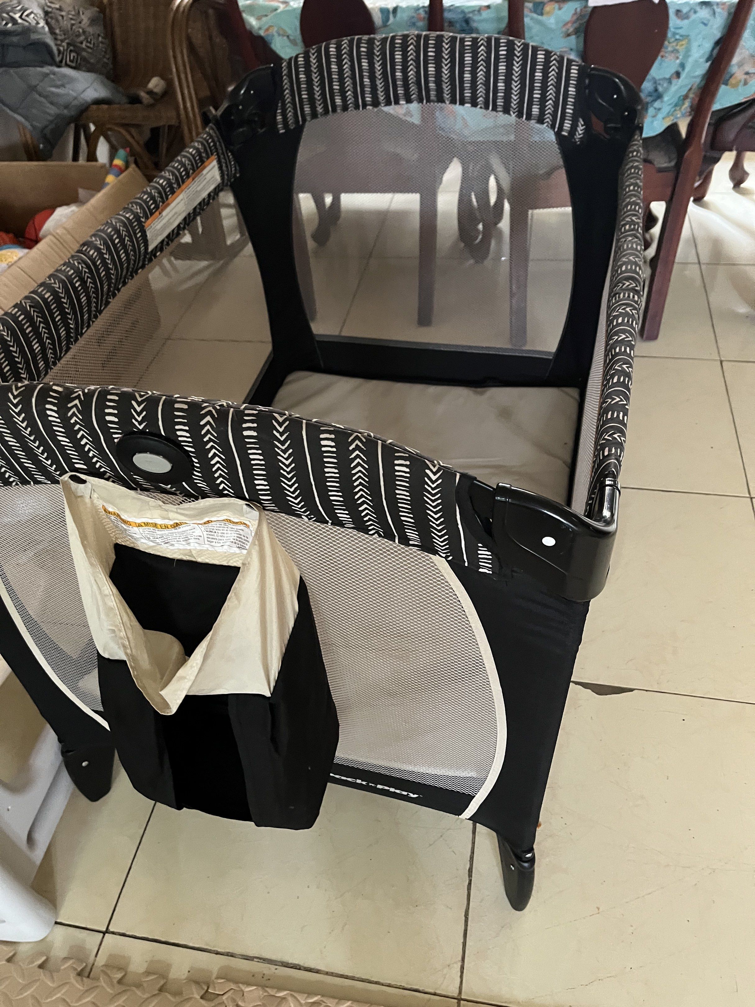 Graco Pack 'n Play Playard (Category: Cots & Cribs) located in Pasay City. Submitted by akosilau (Listing ID 1418196304, Image 2). Description: .
