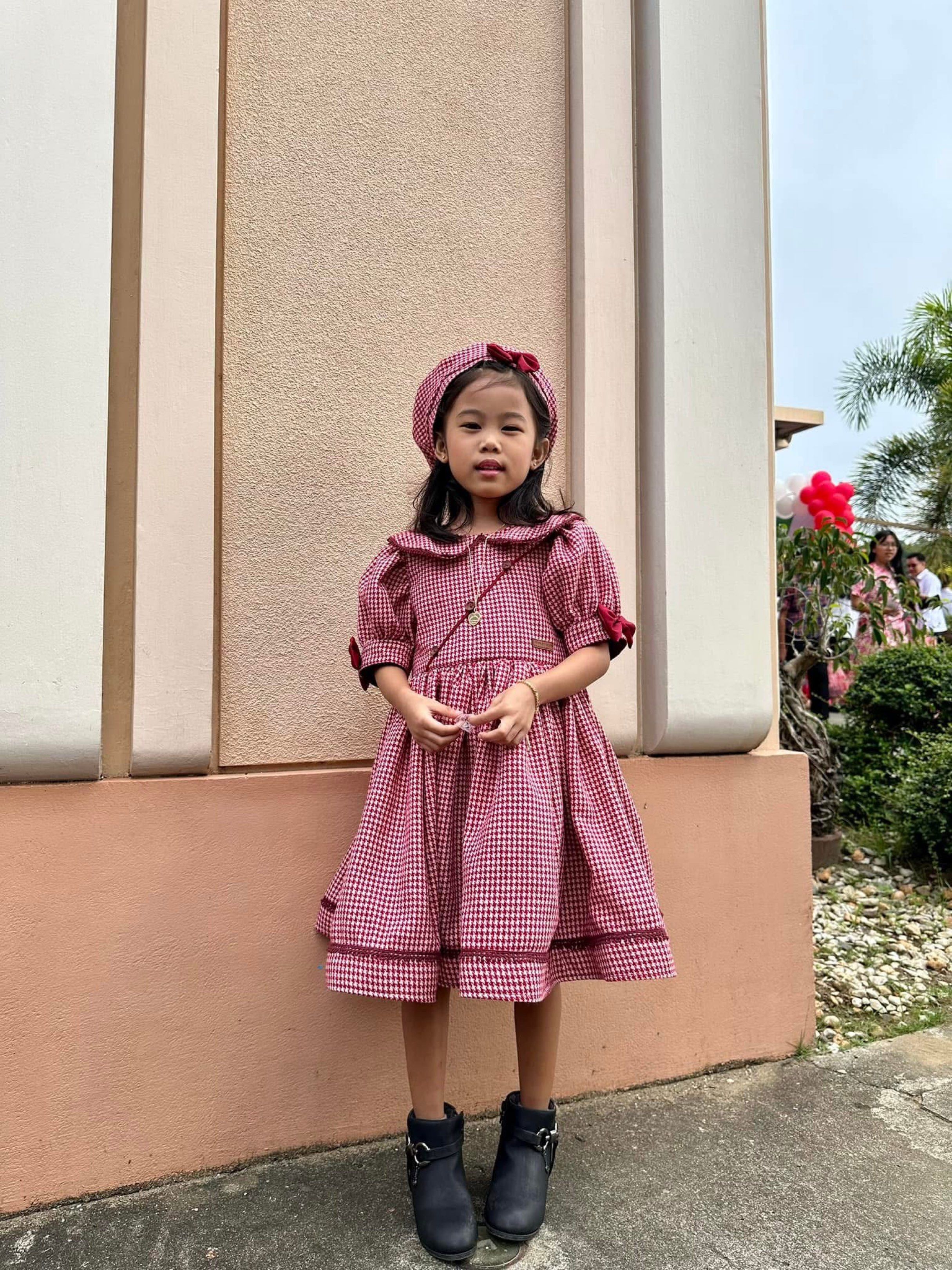 Hailey&co Red Dress with Beret (Category: Babies & Kids Fashion) located in Quezon City. Submitted by iamjdl (Listing ID 1418076372, Image 3). Description: In very good condition S7 size Used twice or thrice only Will fit 6-7.