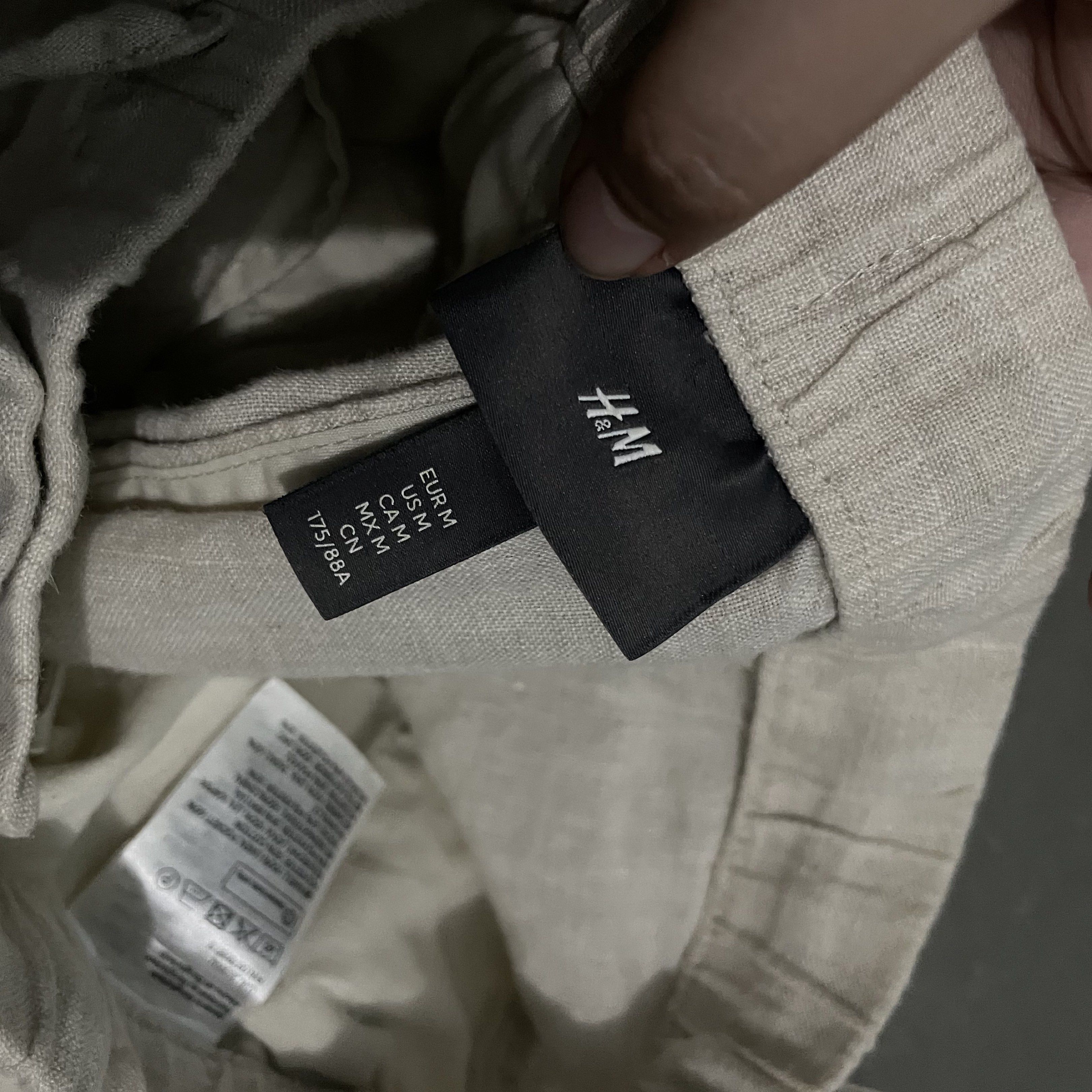 H&M | Beige Beach Linen Shorts (Category: Shorts) located in Cebu City. Submitted by kurstuff (Listing ID 1418176030, Image 3). Description: ‼️ Need to Buy atleast 2 items from my shop to push through Size: L: 20” W: 32-33” (Stretchable) Note: * Need to Wash * Condition: 9/10 Issue: Removable Stains Just need to wash properly 📍: Talamban, Cebu 🚚: JnT 💵: Gcash.
