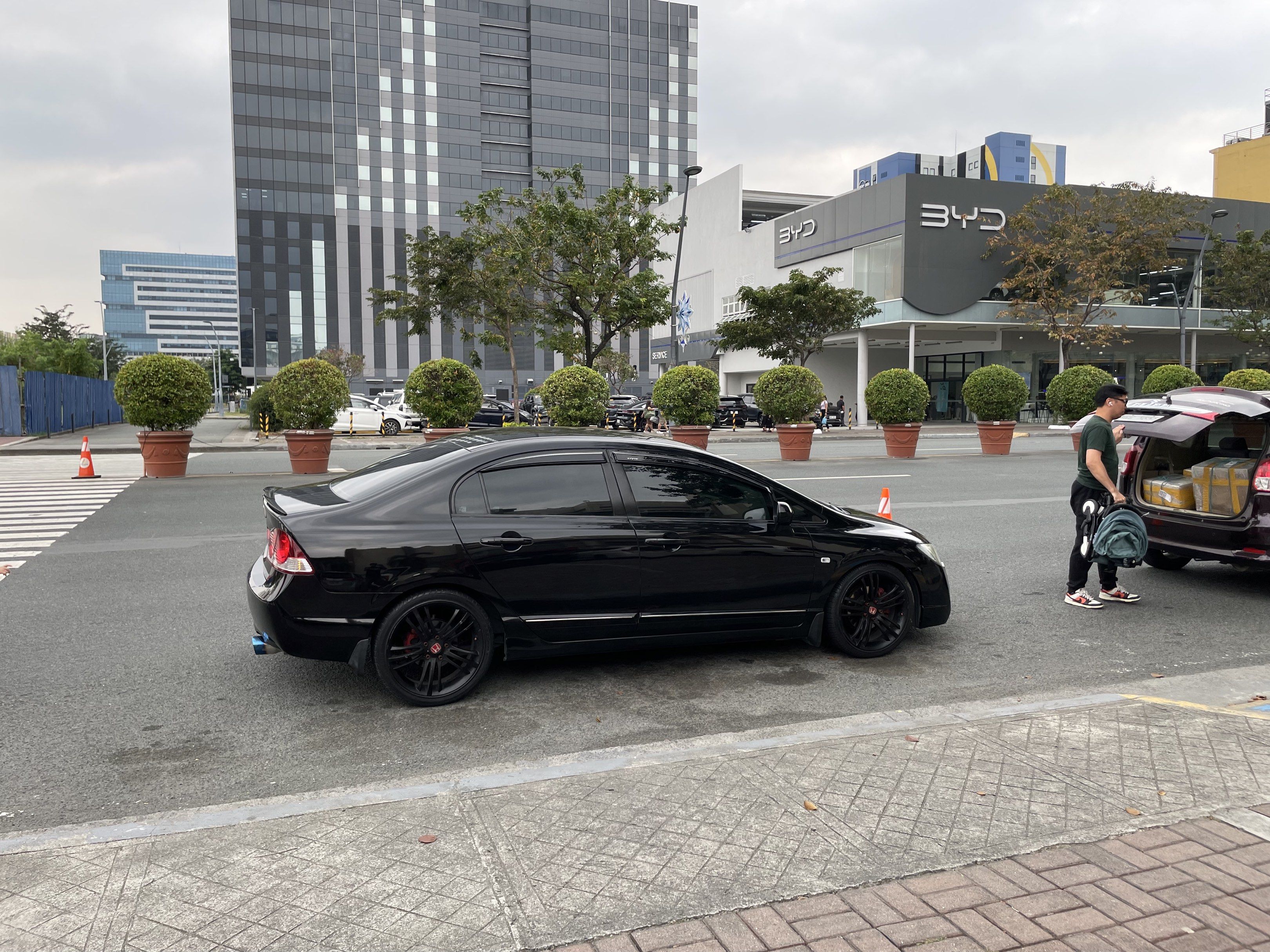 Honda Civic 1.8 VTI-S (A) (Category: Used Cars) located in Dasmarinas. Submitted by lotku2345 (Listing ID 1418166558, Image 3). Description: Honda civic 1.8s Nighthawk black HONDA CIVIC FD 1.8s 🖤🖤🖤🖤🖤🖤🖤 2008 model 1.8s Model (not V) matic NIGHTHAWK BLACK 69k odo (scan) No Error codes REGISTERED 2026 WHITE PLATE LTO ORIGINAL Fresh in N out Leather seat front and back 18INCH mags New tire unahan Aircon malamig pa sa ex mo 10inch android/ came