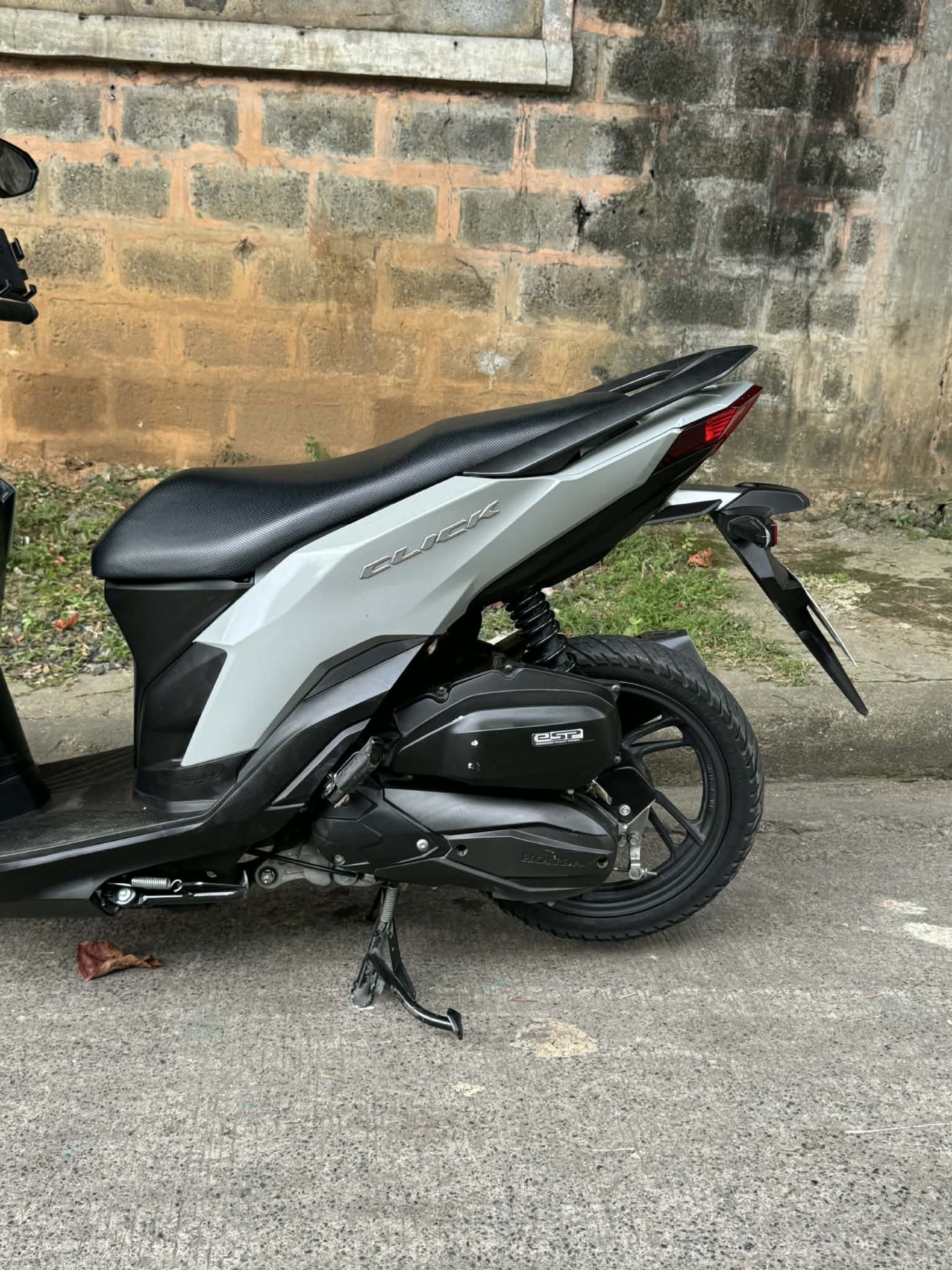 HONDA CLICK 2025 (Category: Motorbikes for Sale) located in Pasig City. Submitted by Thomaspalana (Listing ID 1418054425, Image 2). Description: FOR SALE OR SWAP HONDA CLICK 2025 16,000 ODO LEGIT COMPLETE PAPERS READY TO TRANSFER ALL STOCK ALL STOCK ENGINE ANTIPOLO 09454259004 Call me for negotiation.